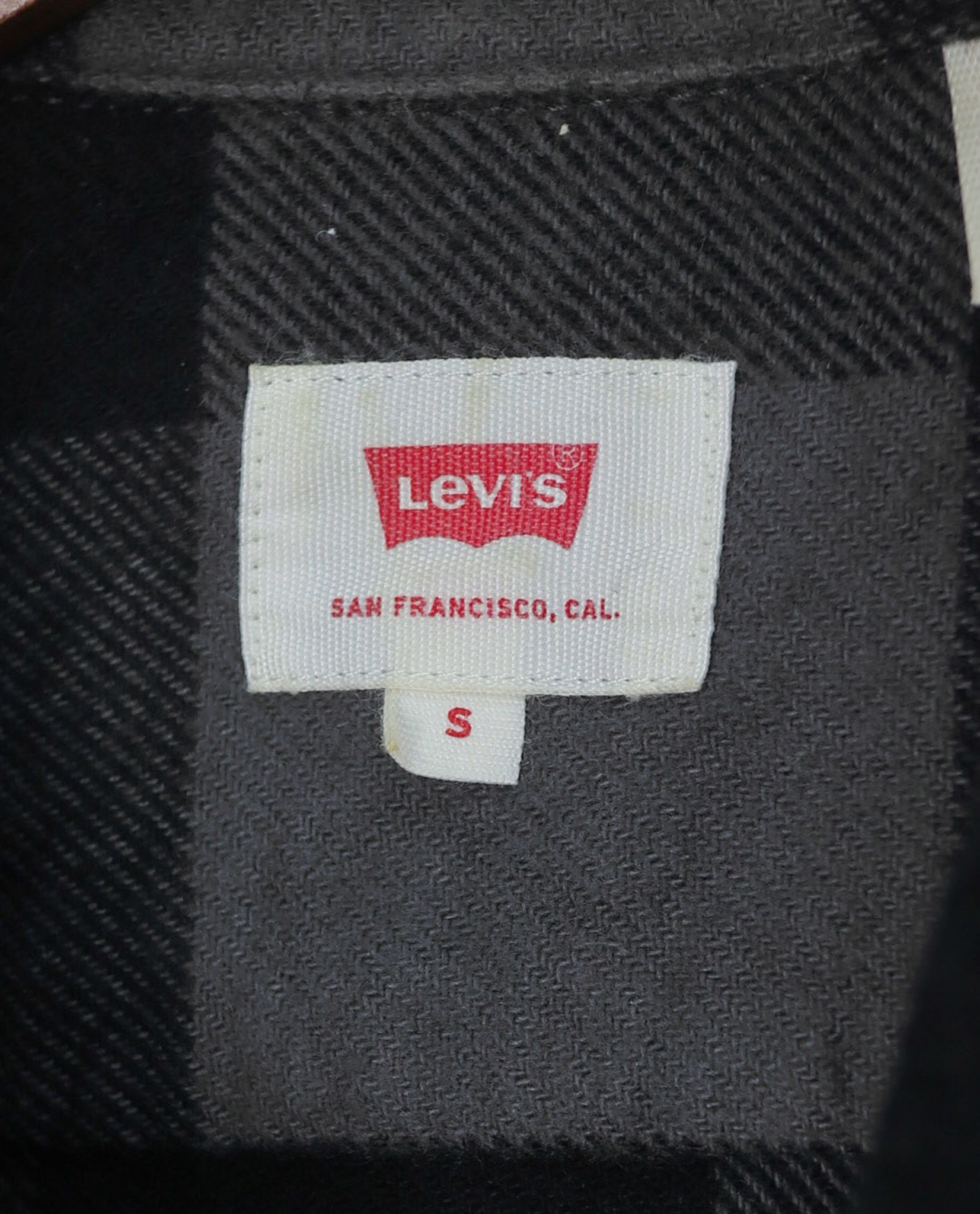  05.09.23 - VTG BUTTON UP SHIRT - LEVI'S 
