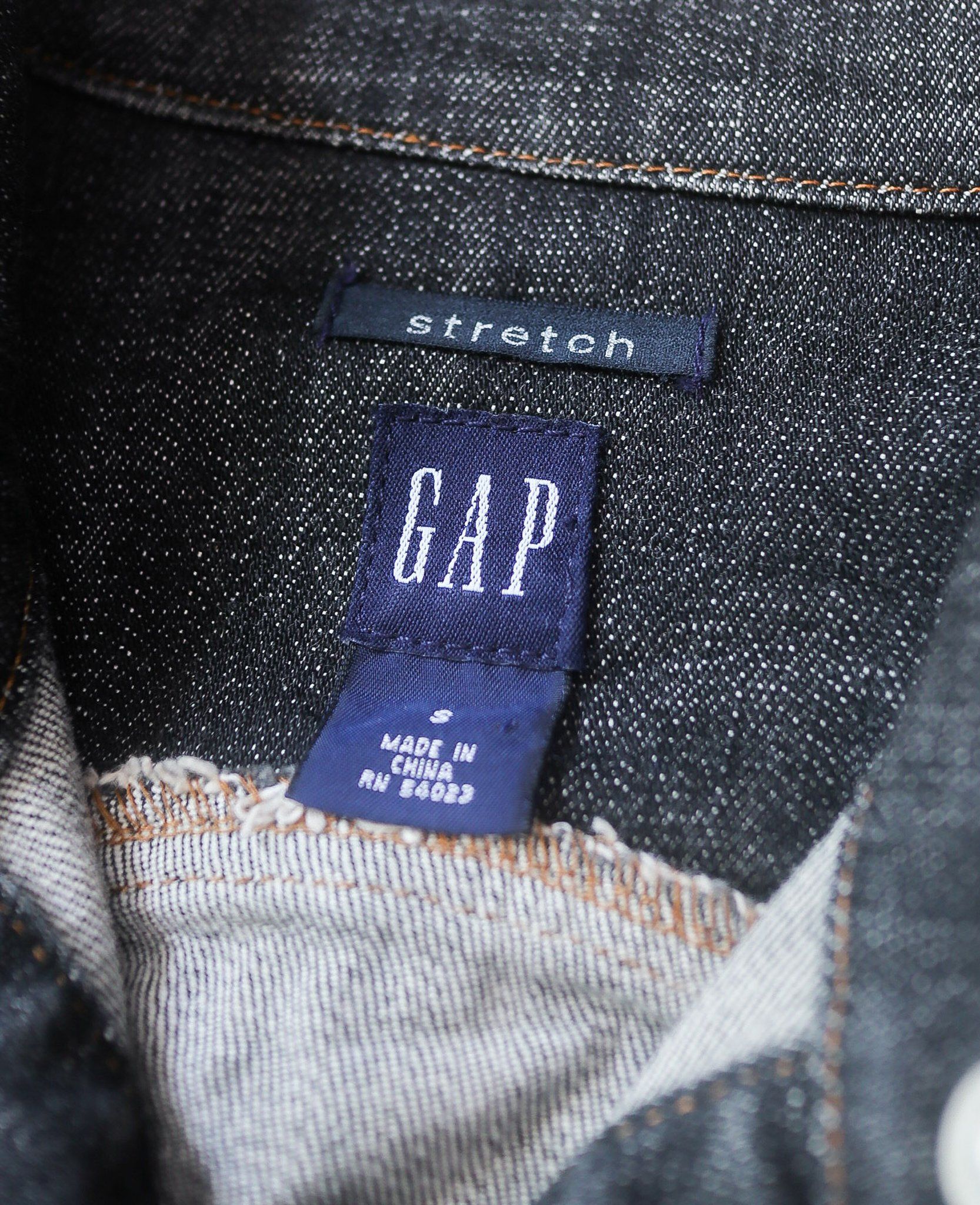  05.26.24 - VTG CROPPED DENIM TRUCKER JACKET - GAP 