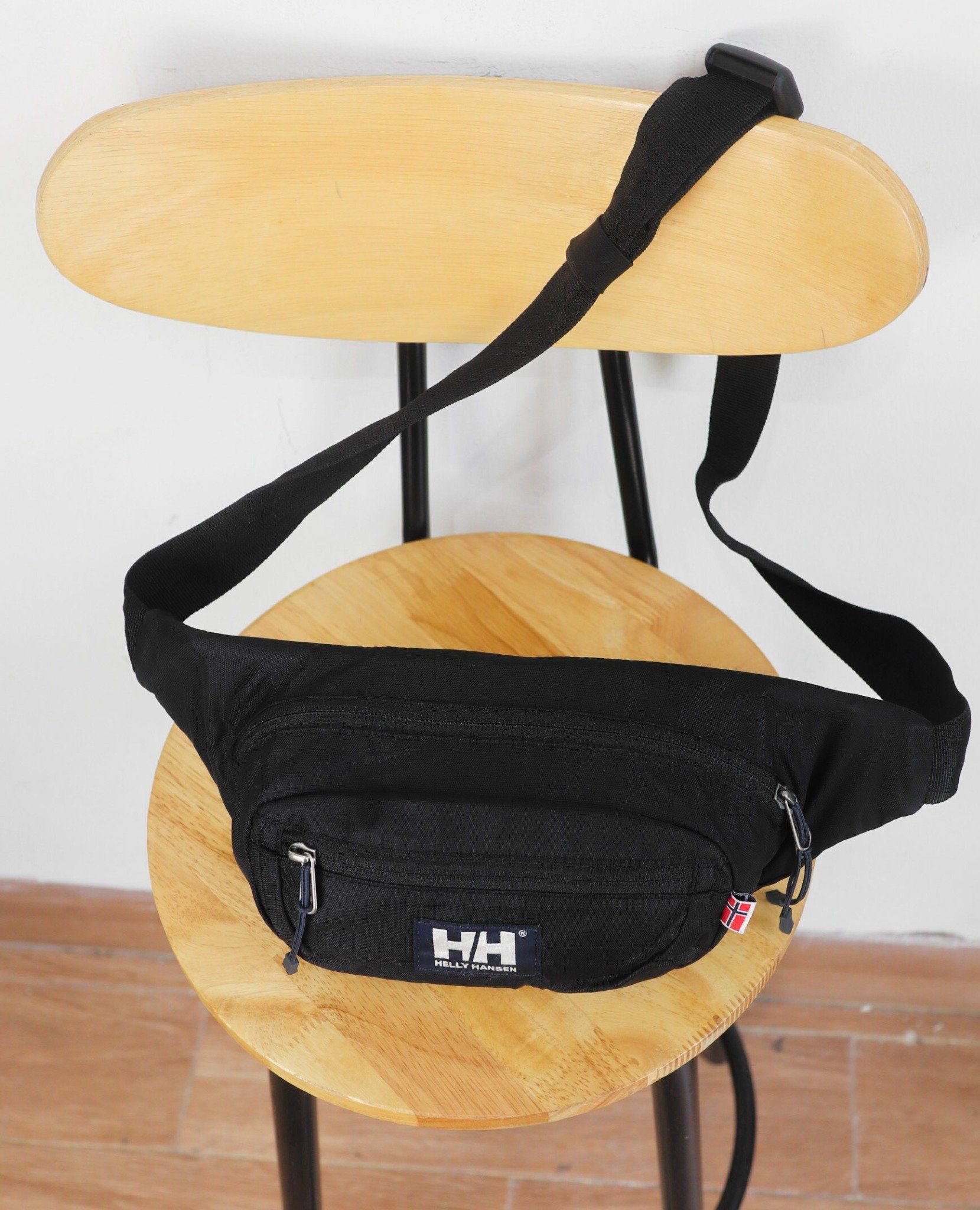  07.16.23 - VTG BAG - HELLY HANSEN 