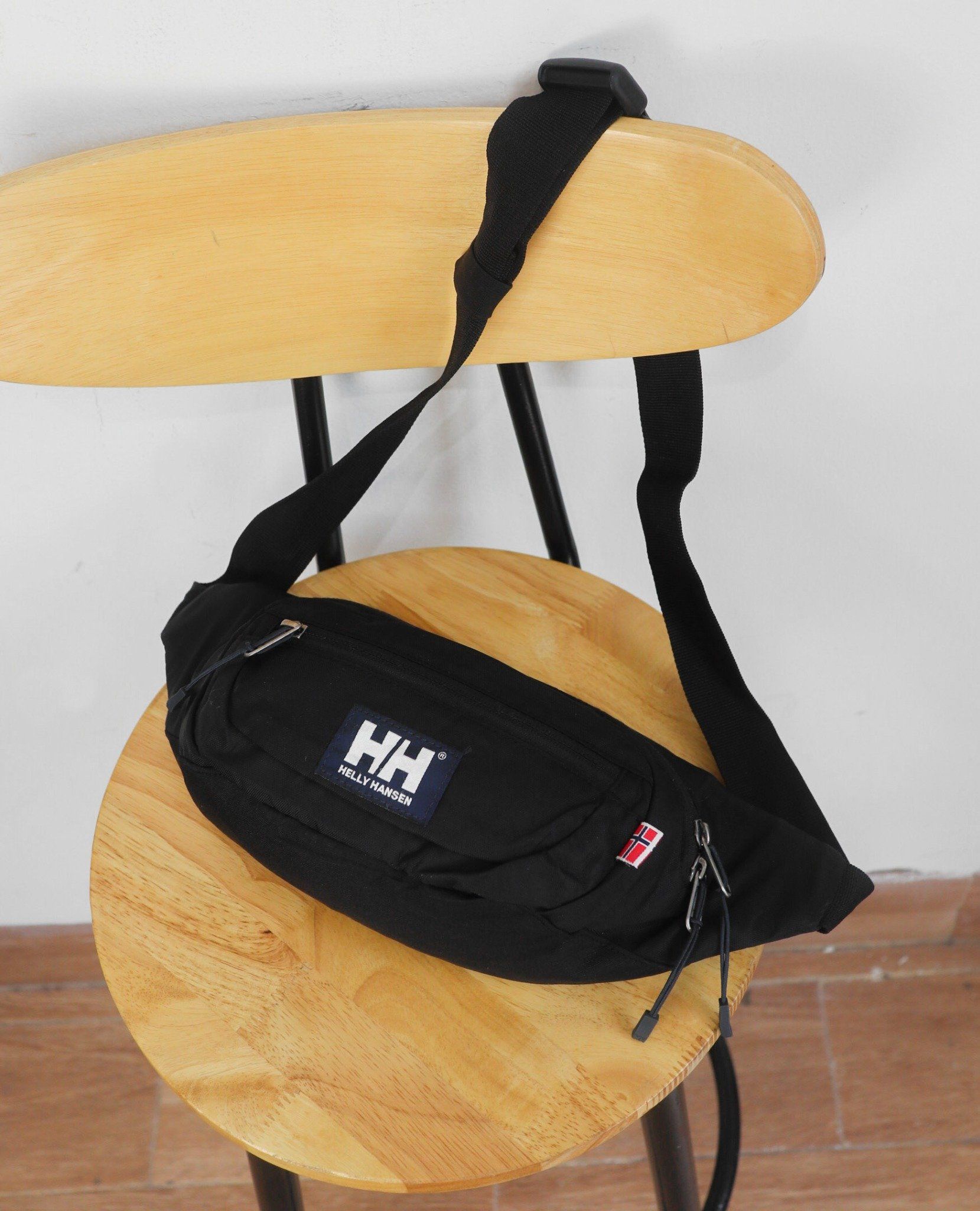  07.16.23 - VTG BAG - HELLY HANSEN 