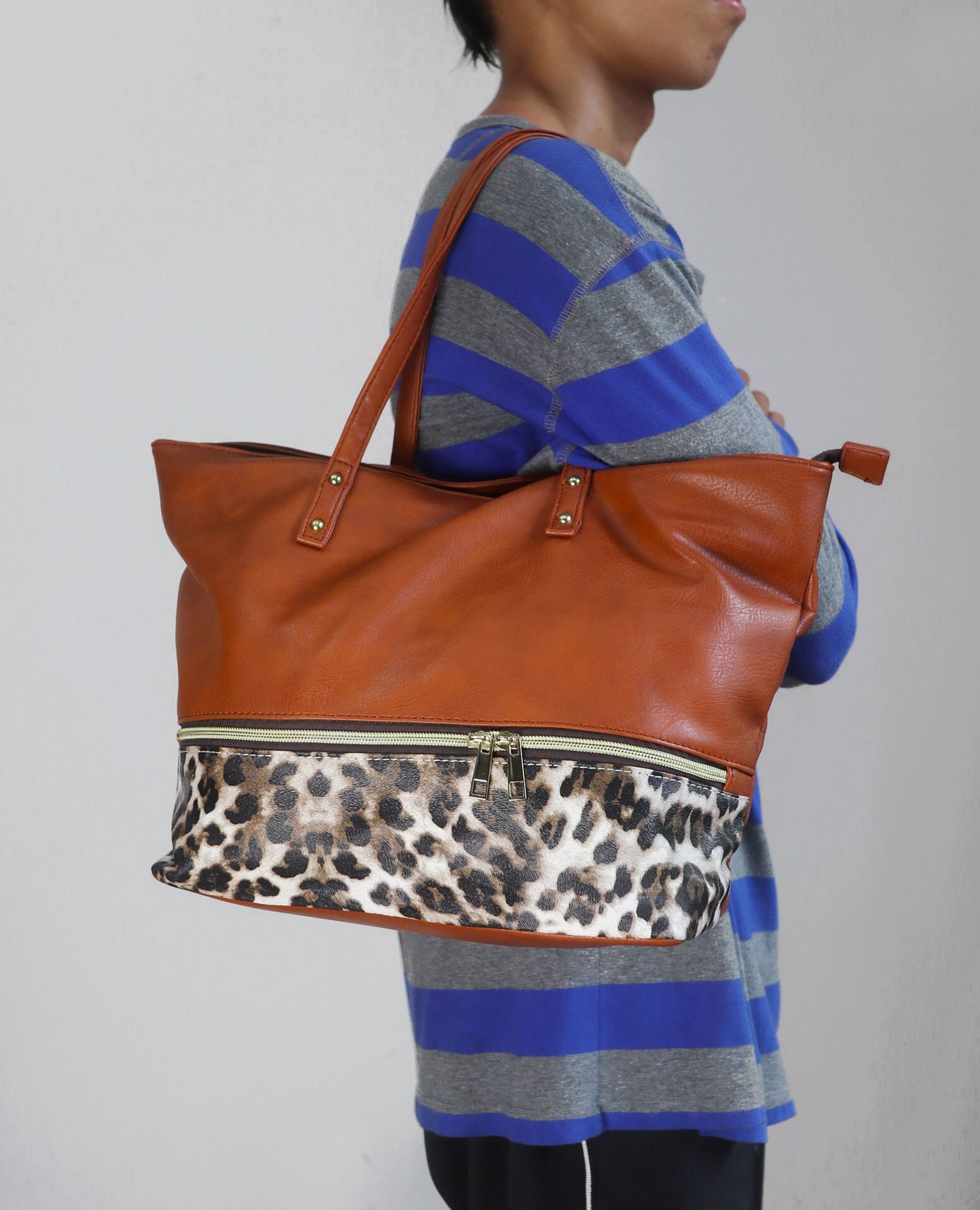  07.18.23 - VTG LEATHER BAG 