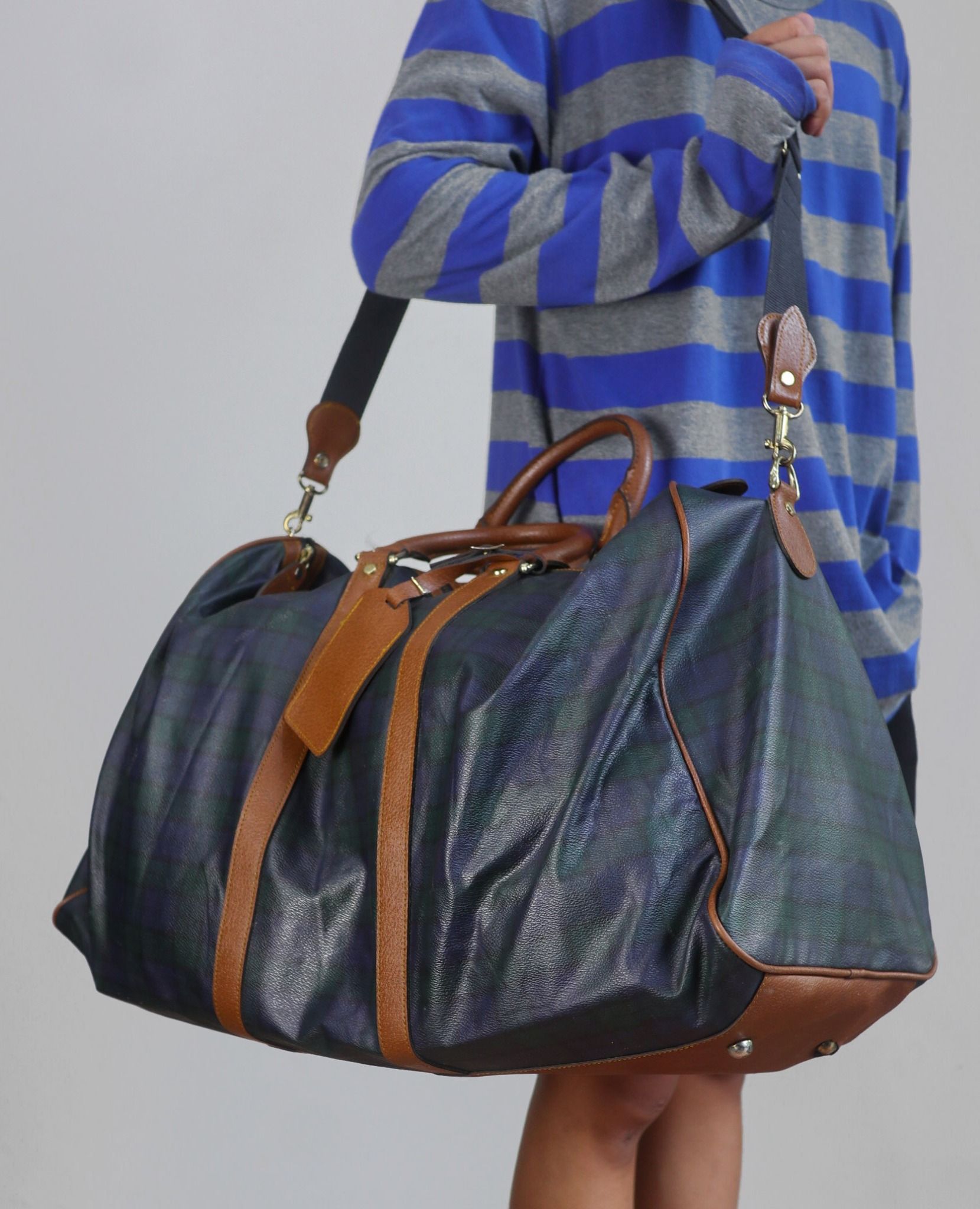  07.18.23 - VTG LEATHER BAG - LETTER 