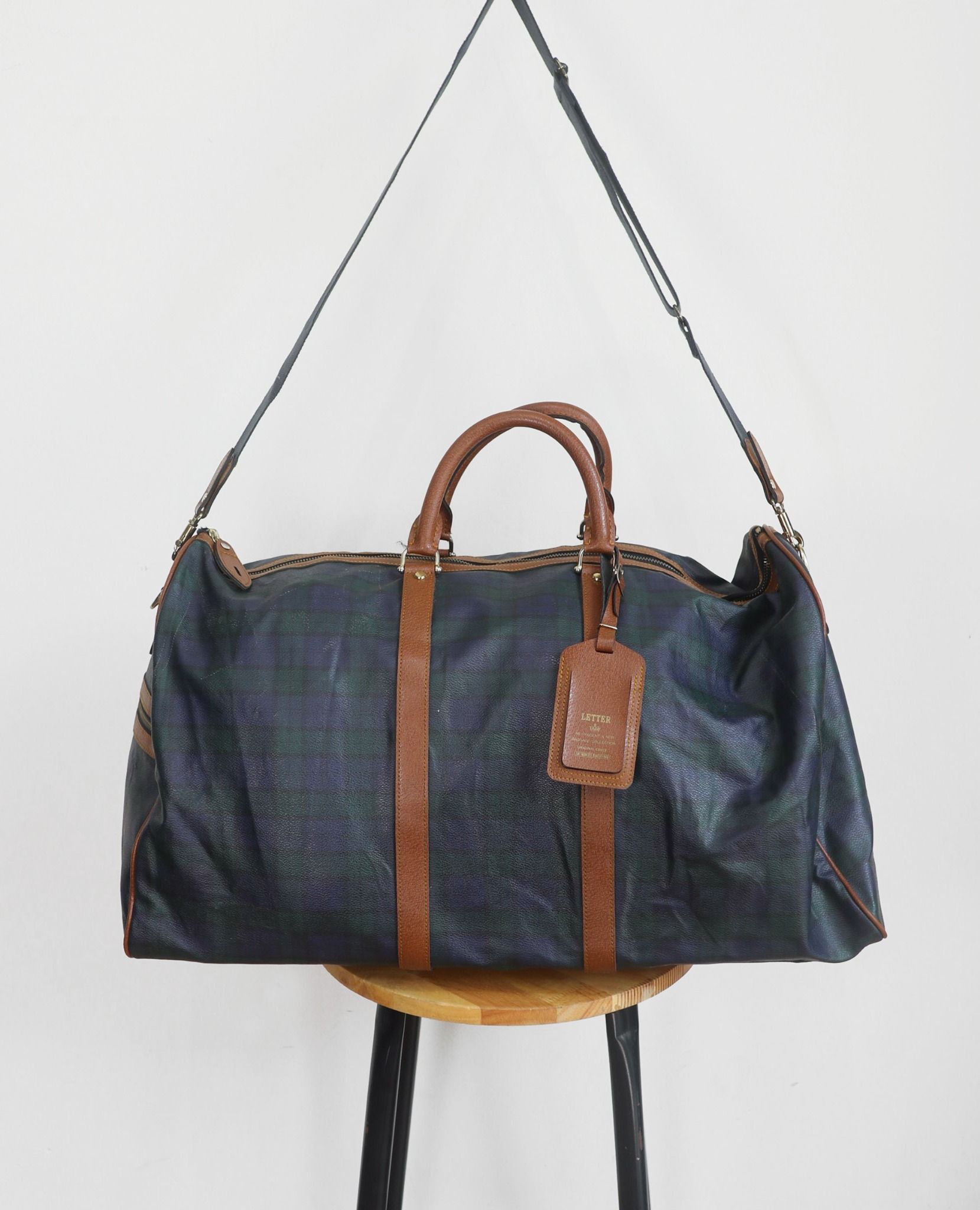  07.18.23 - VTG LEATHER BAG - LETTER 