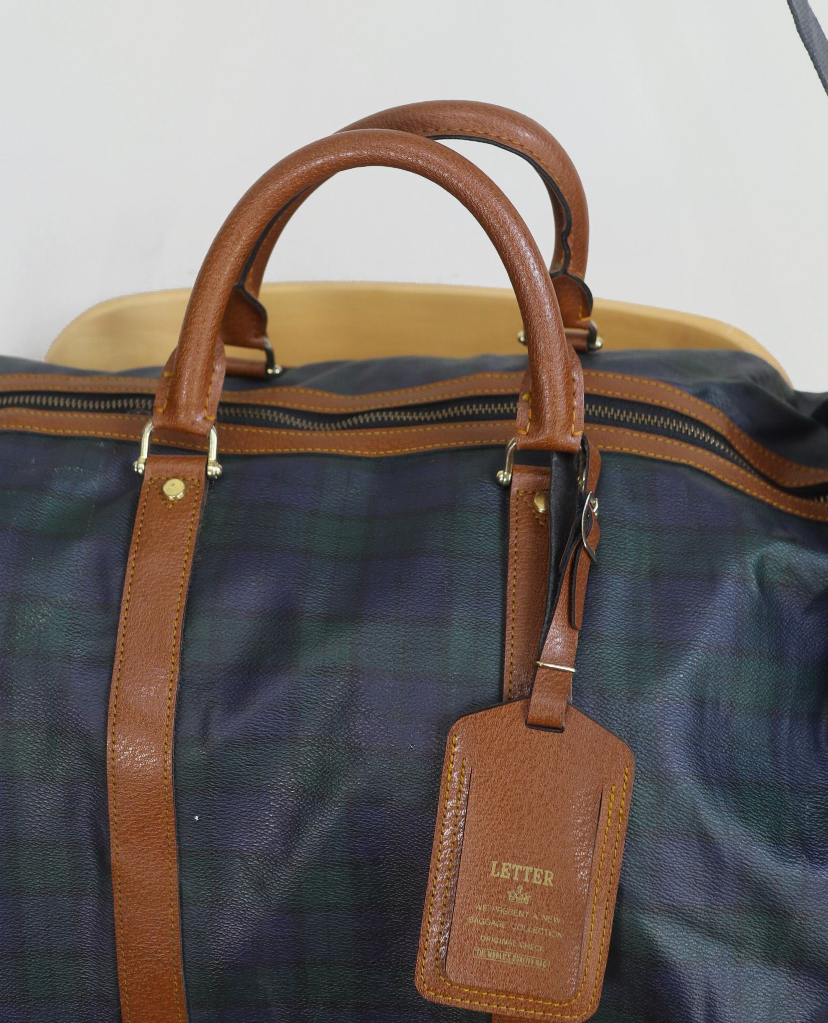  07.18.23 - VTG LEATHER BAG - LETTER 