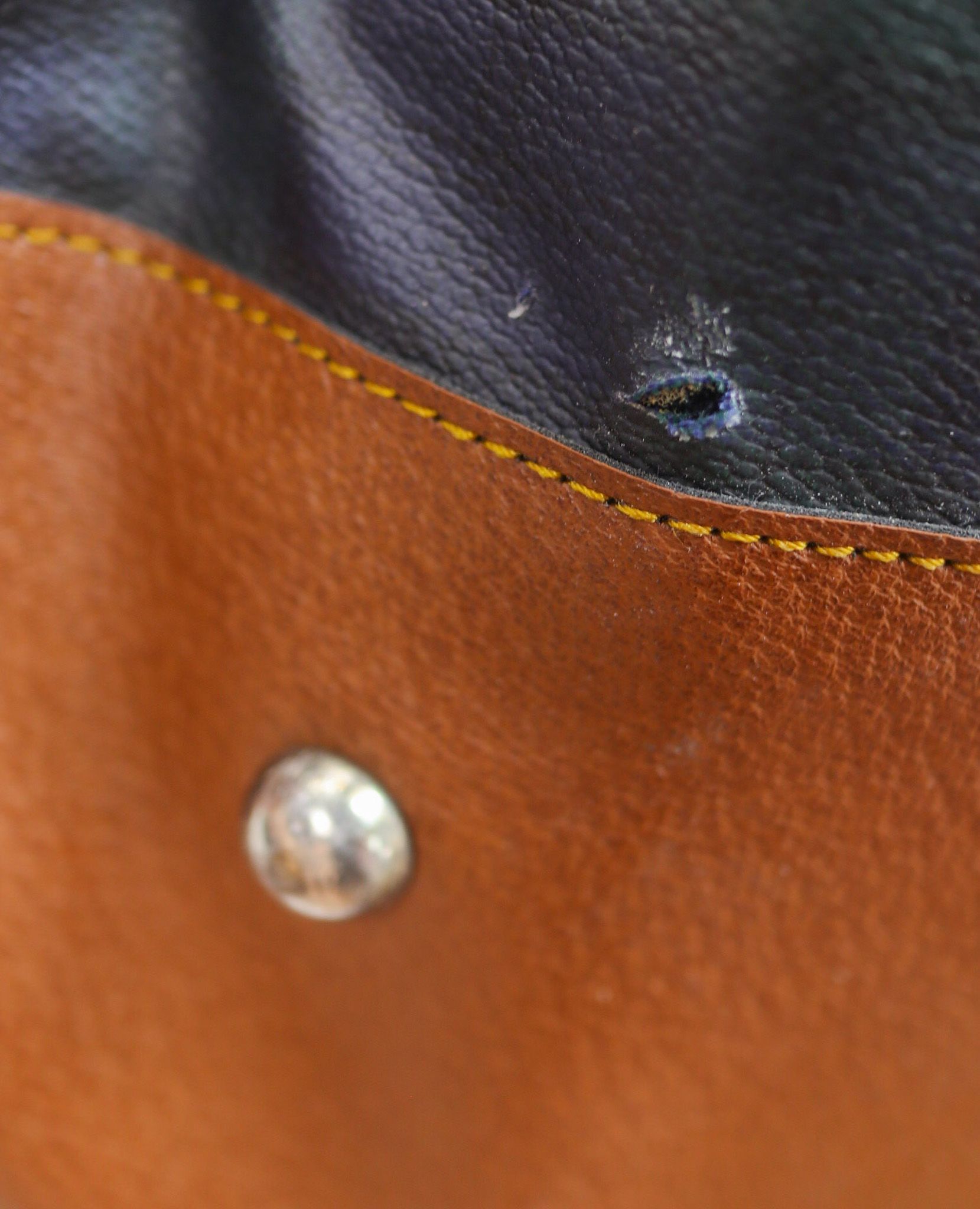  07.18.23 - VTG LEATHER BAG - LETTER 