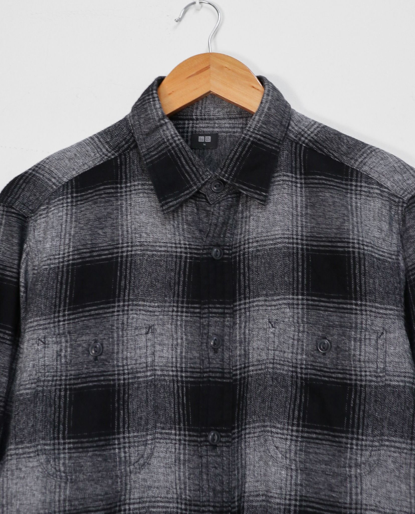  08.04.22 - VTG BUTTON UP SHIRT - UNIQLO 
