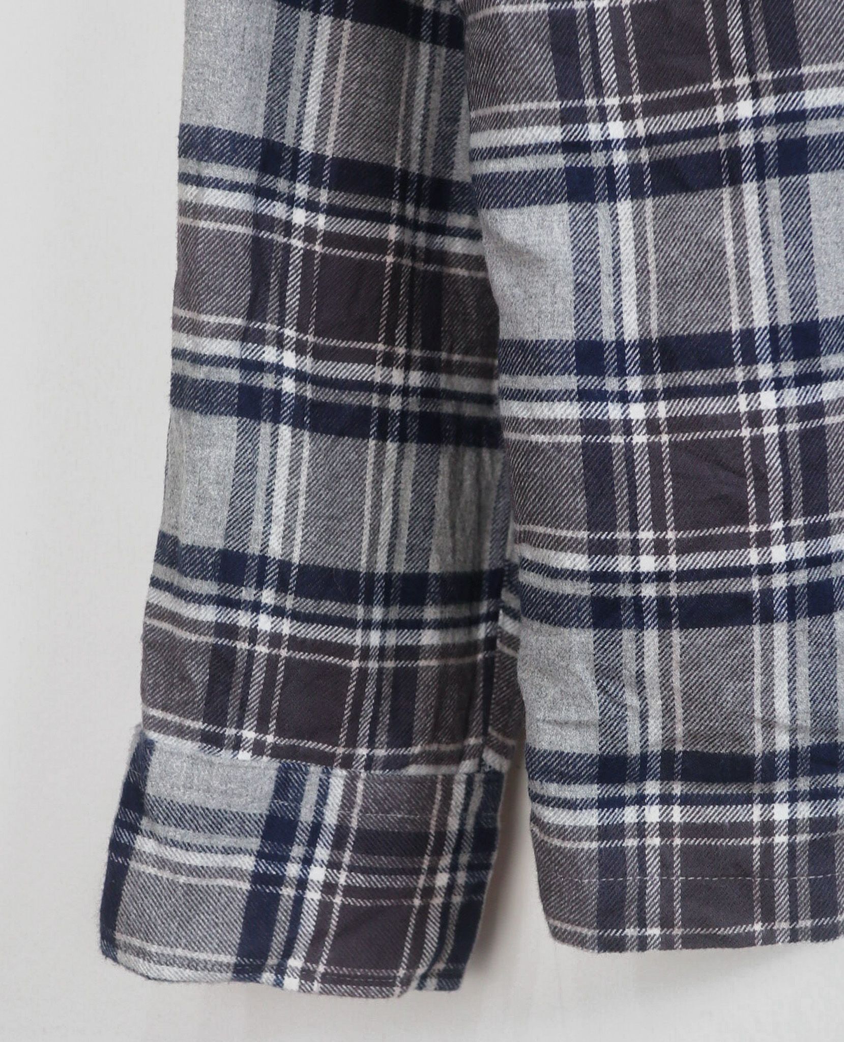  08.03.23 - VTG FLANNEL BUTTON UP SHIRT - UNIQLO 