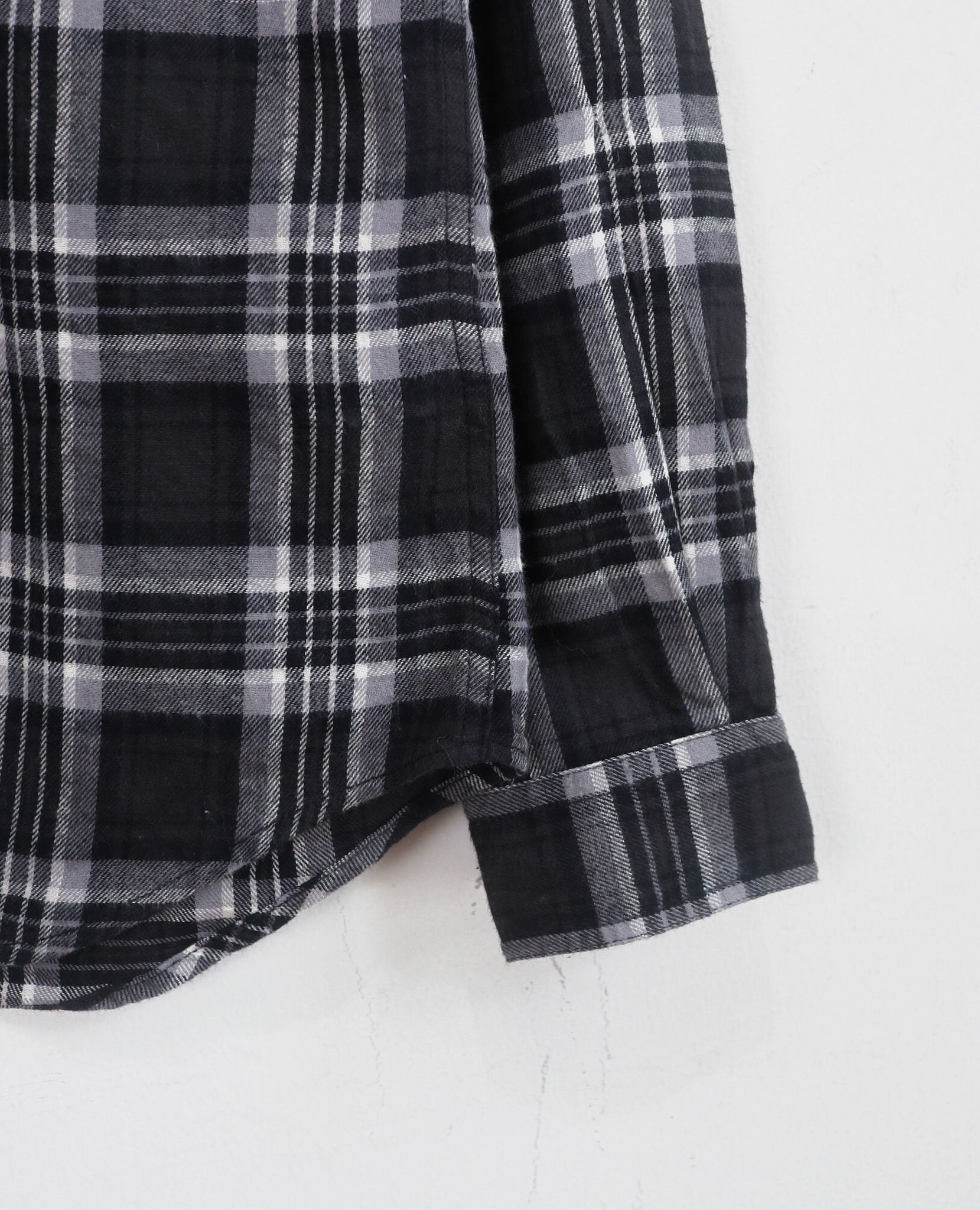  08.03.23 - VTG BUTTON UP SHIRT - GEMBONY 