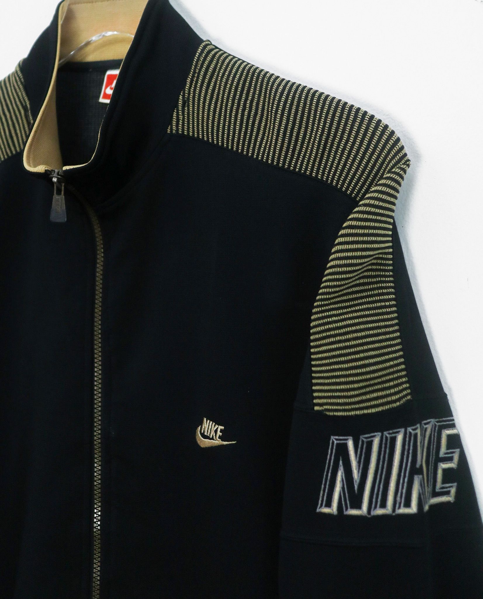  05.15.23 - VTG TRACK JACKET - NIKE 90s 