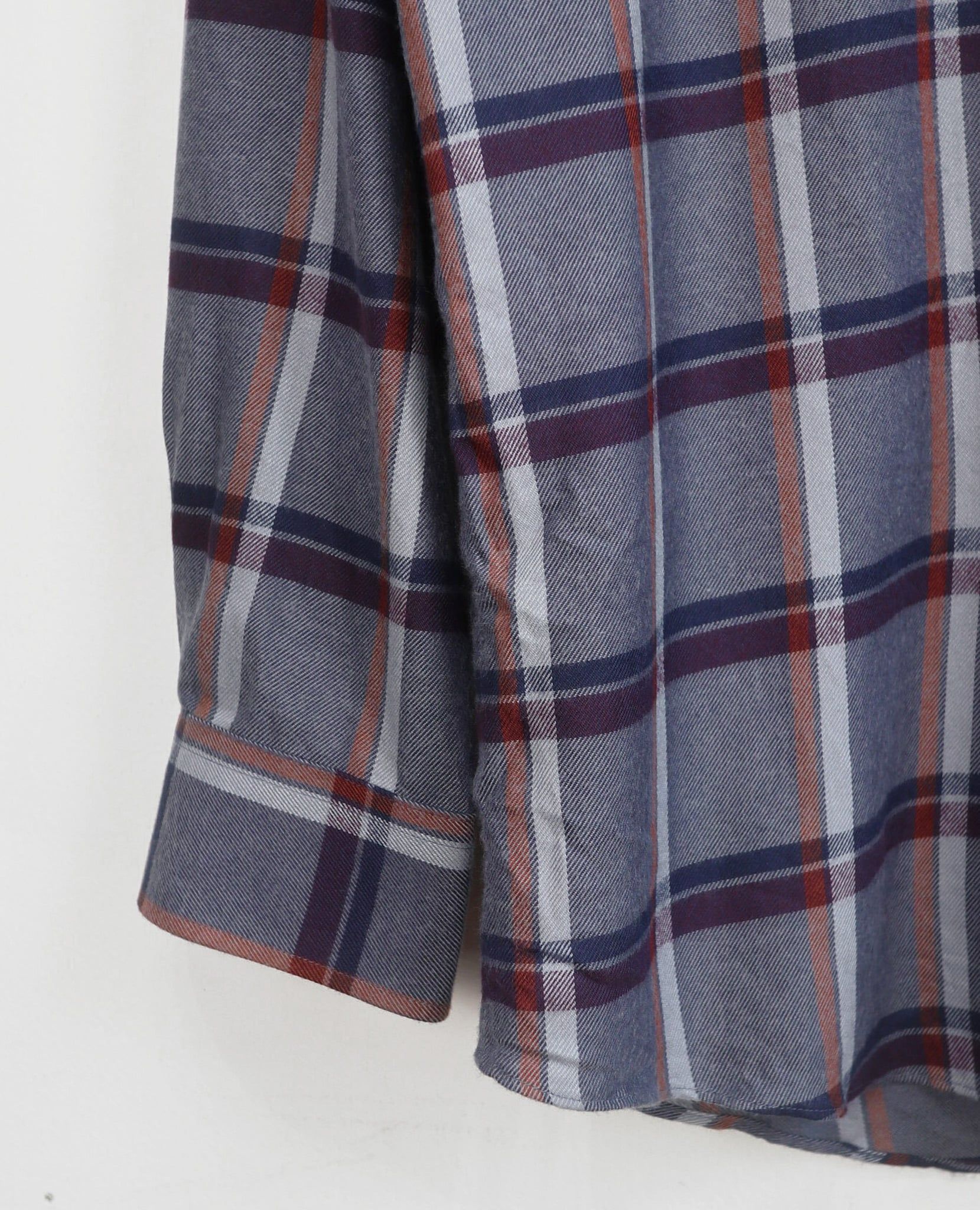  08.03.23 - VTG FLANNEL BUTTON UP SHIRT - YEZAC 