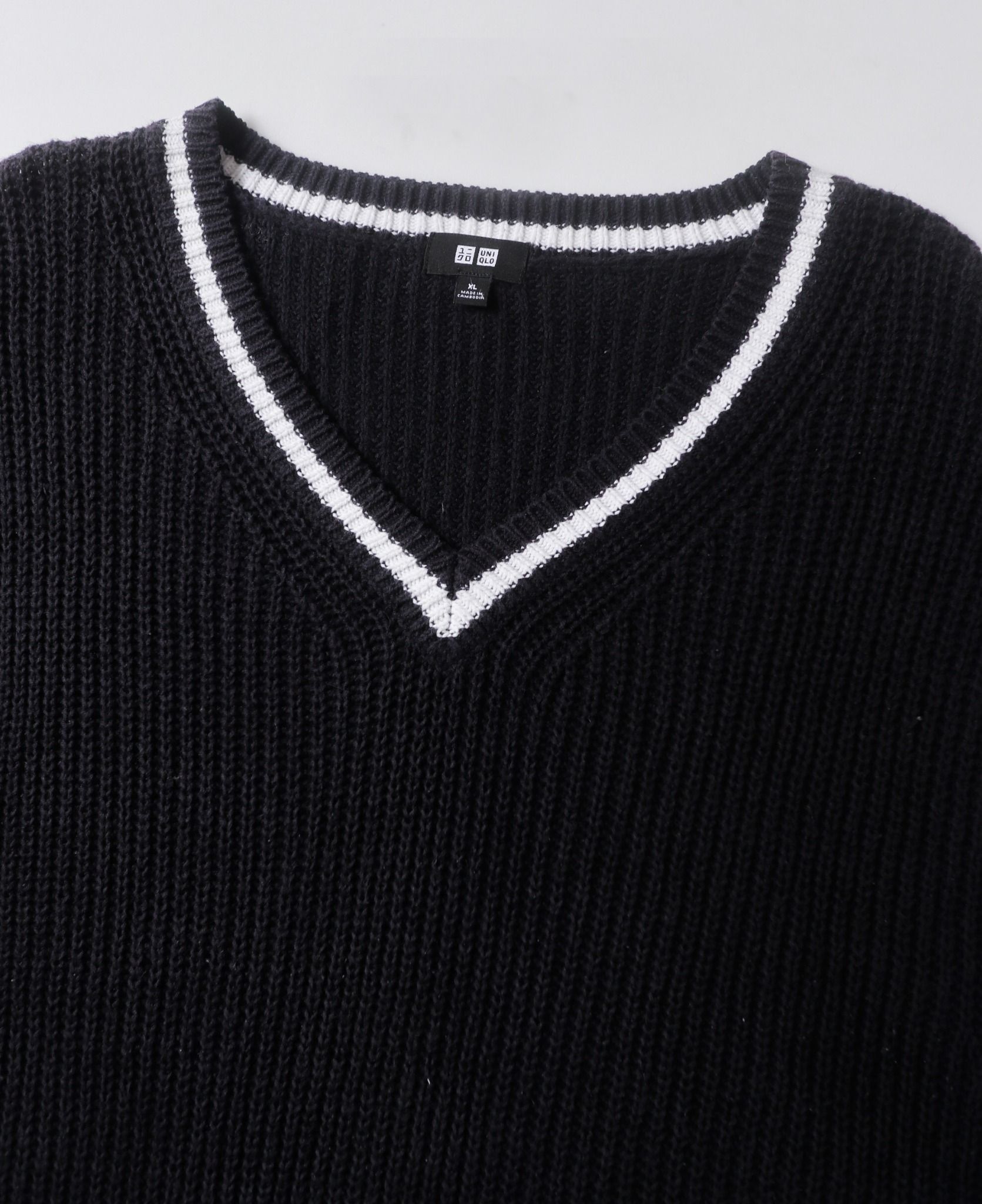  12.19.23 - VTG OVERSIZED KNIT VEST - UNIQLO 