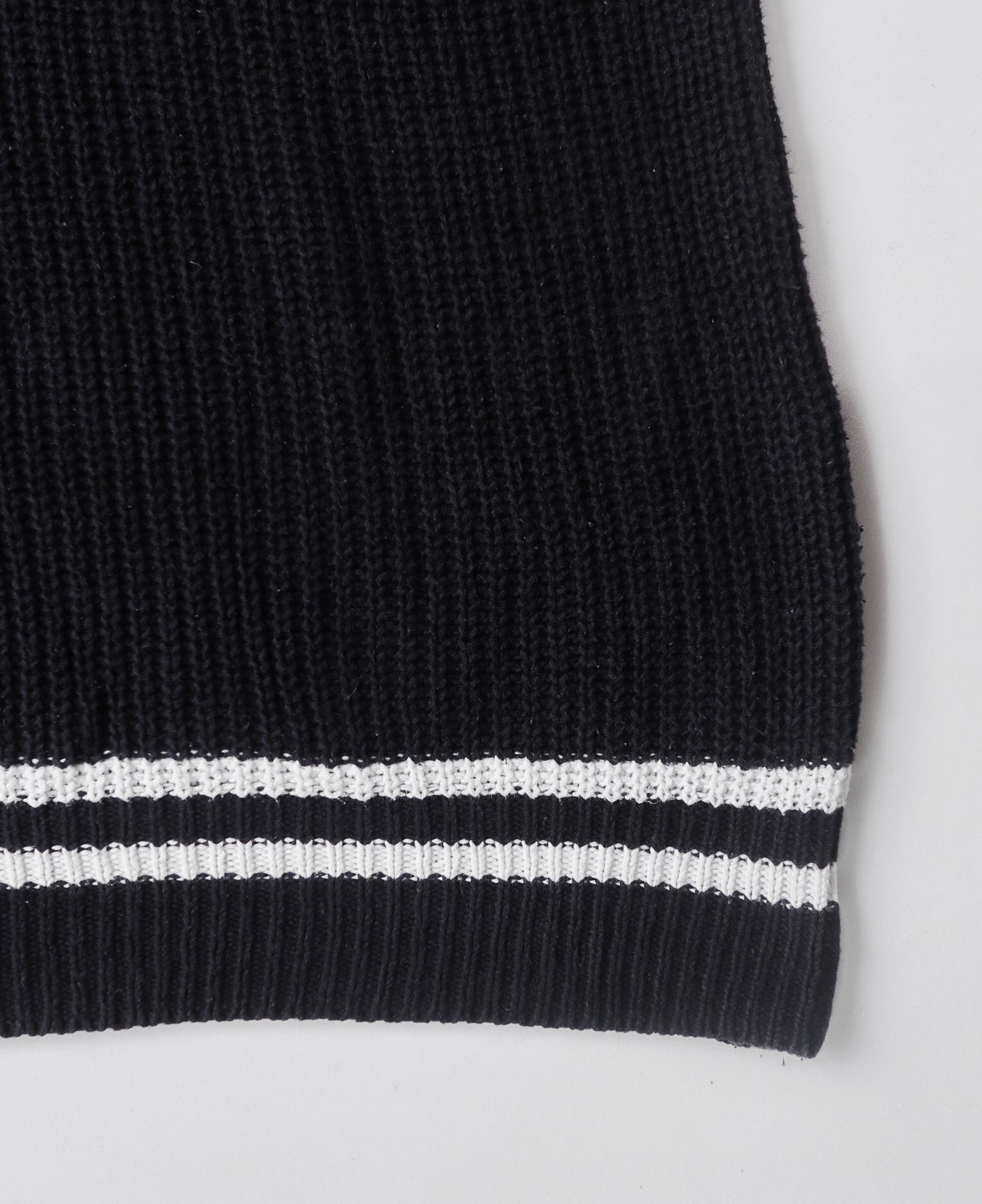  12.19.23 - VTG OVERSIZED KNIT VEST - UNIQLO 