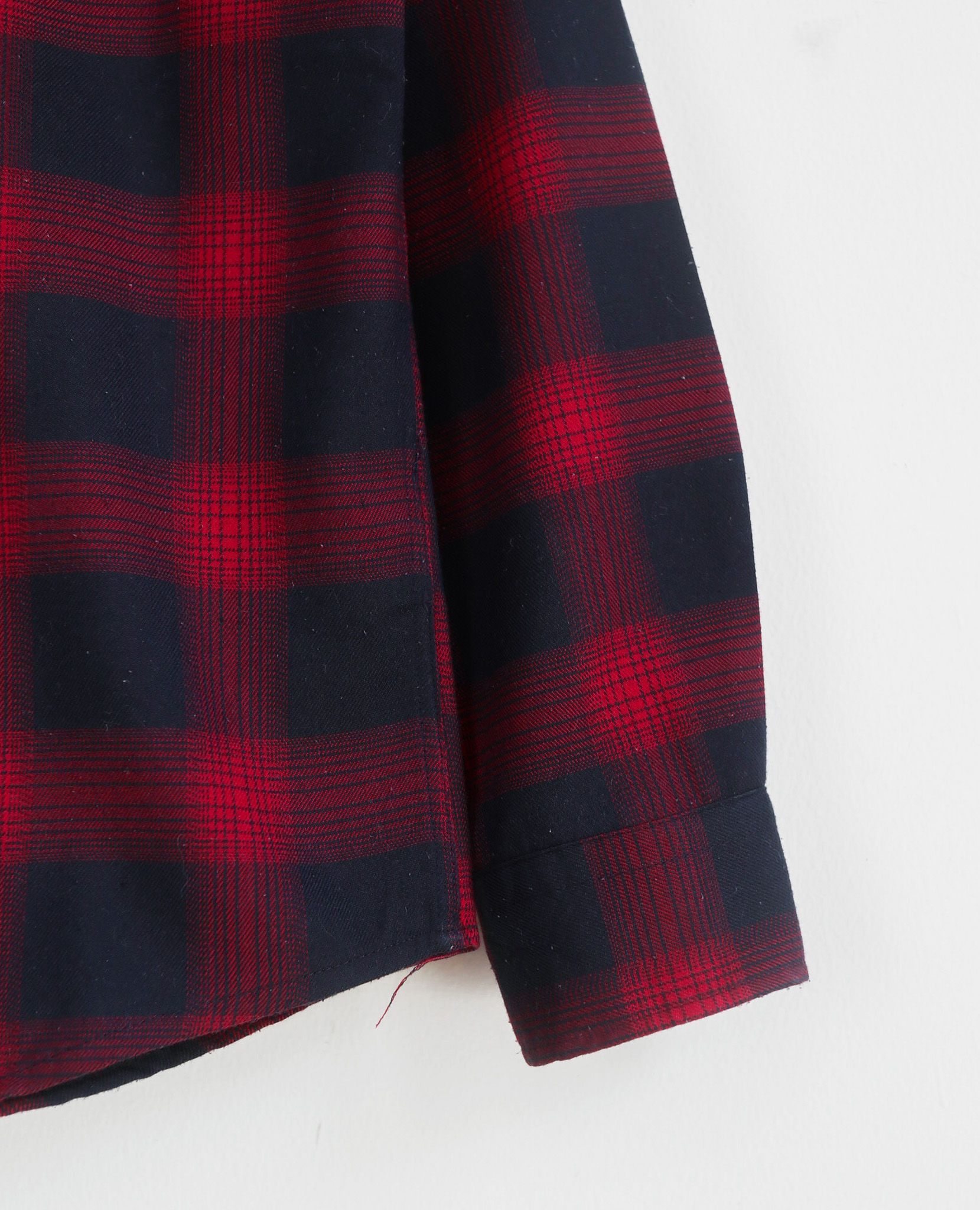  08.20.23 - VTG FLANNEL BUTTON UP SHIRT - ONE BUTTON 