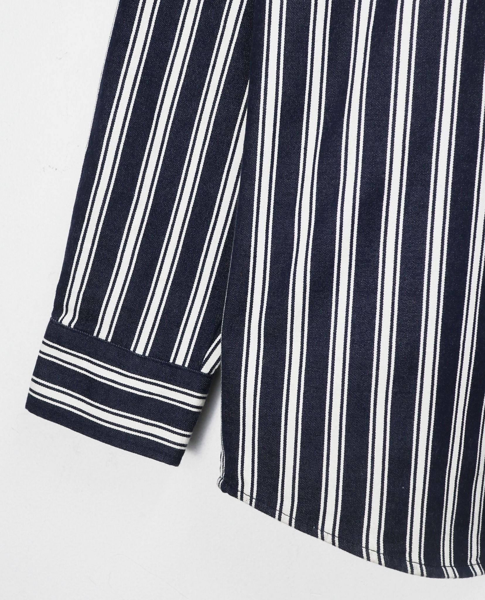  12.22.22 - VTG DENIM BUTTON UP SHIRT - MAMMOTH 