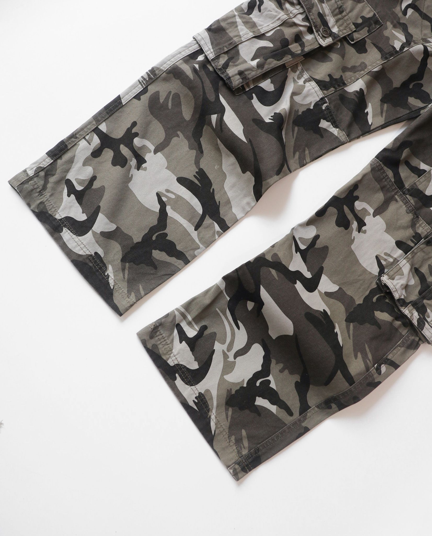  05.10.23 - VTG DOUBLE KNEE CARGO PANTS - WAR GROUND 