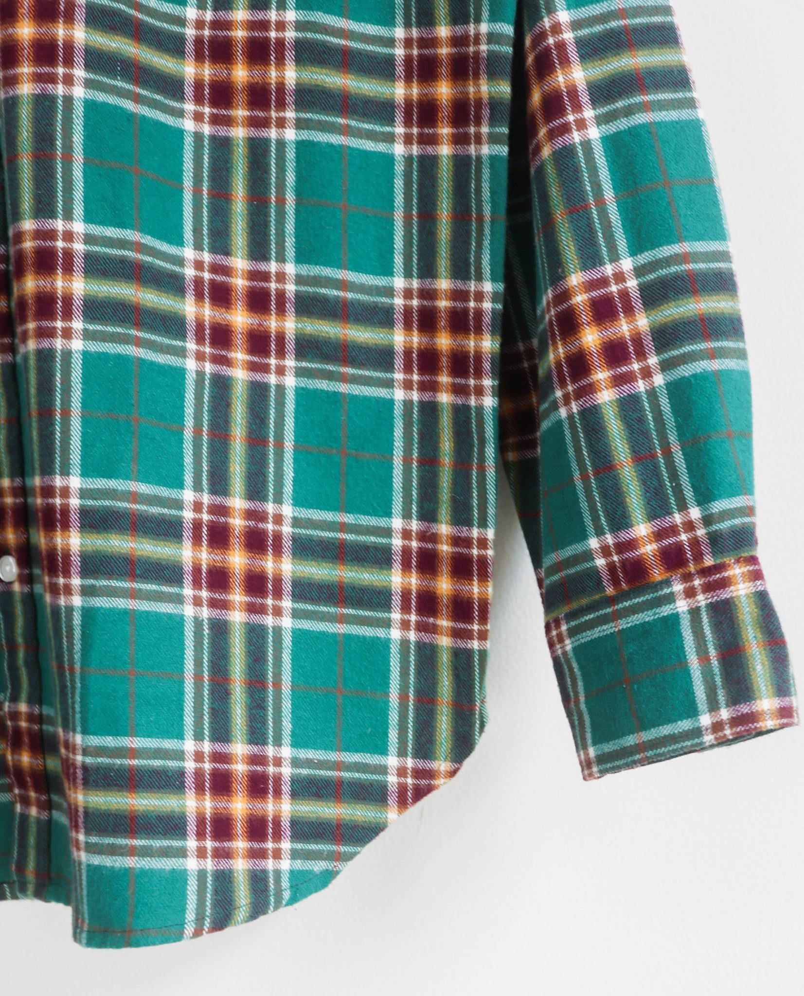  05.25.23 - VTG FLANNEL BUTTON UP SHIRT - RAYGUN 