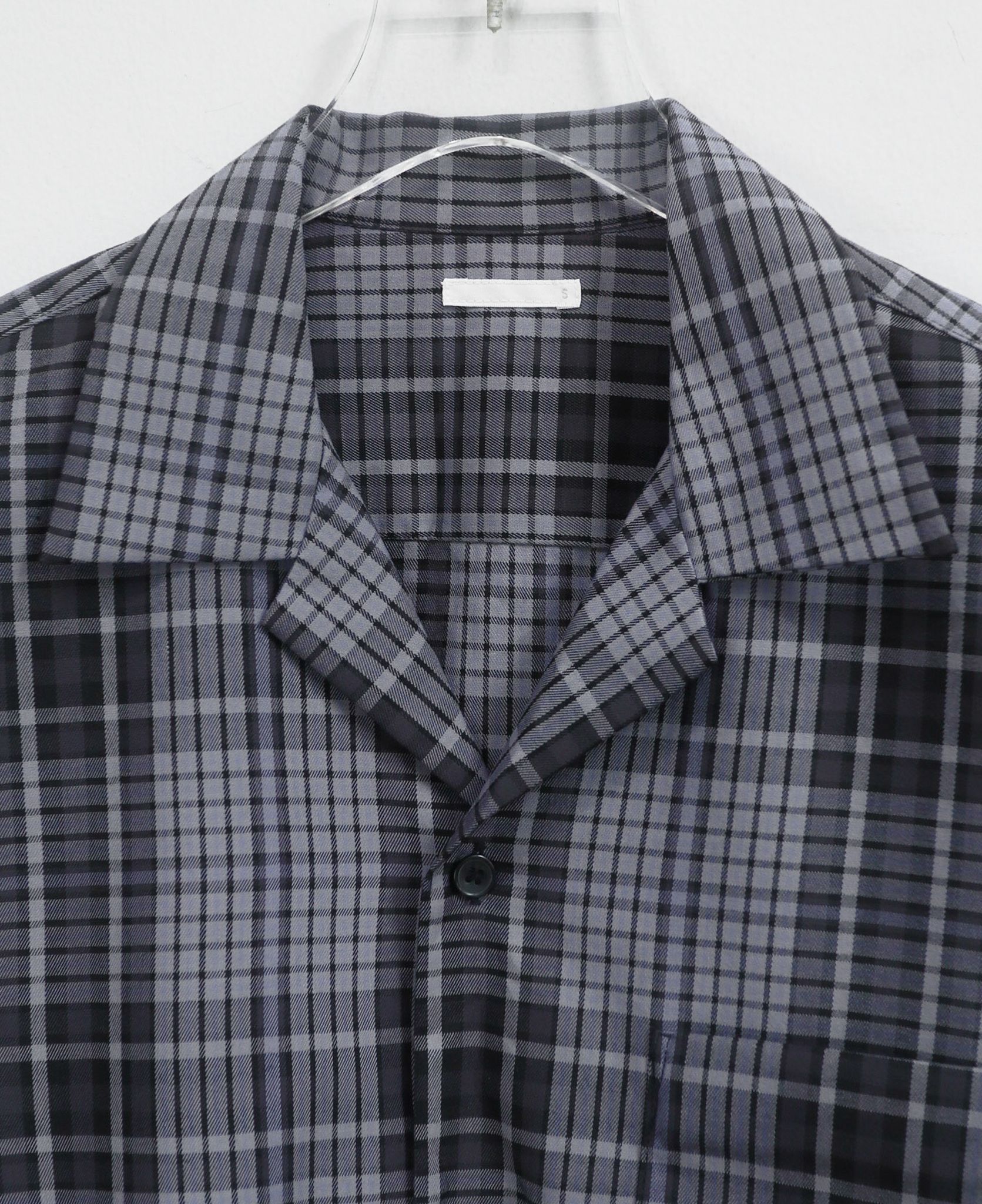  12.18.23 - VTG BUTTON UP SHIRT - GU by UNIQLO 