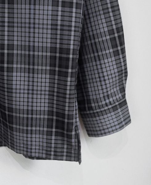  12.18.23 - VTG BUTTON UP SHIRT - GU by UNIQLO 