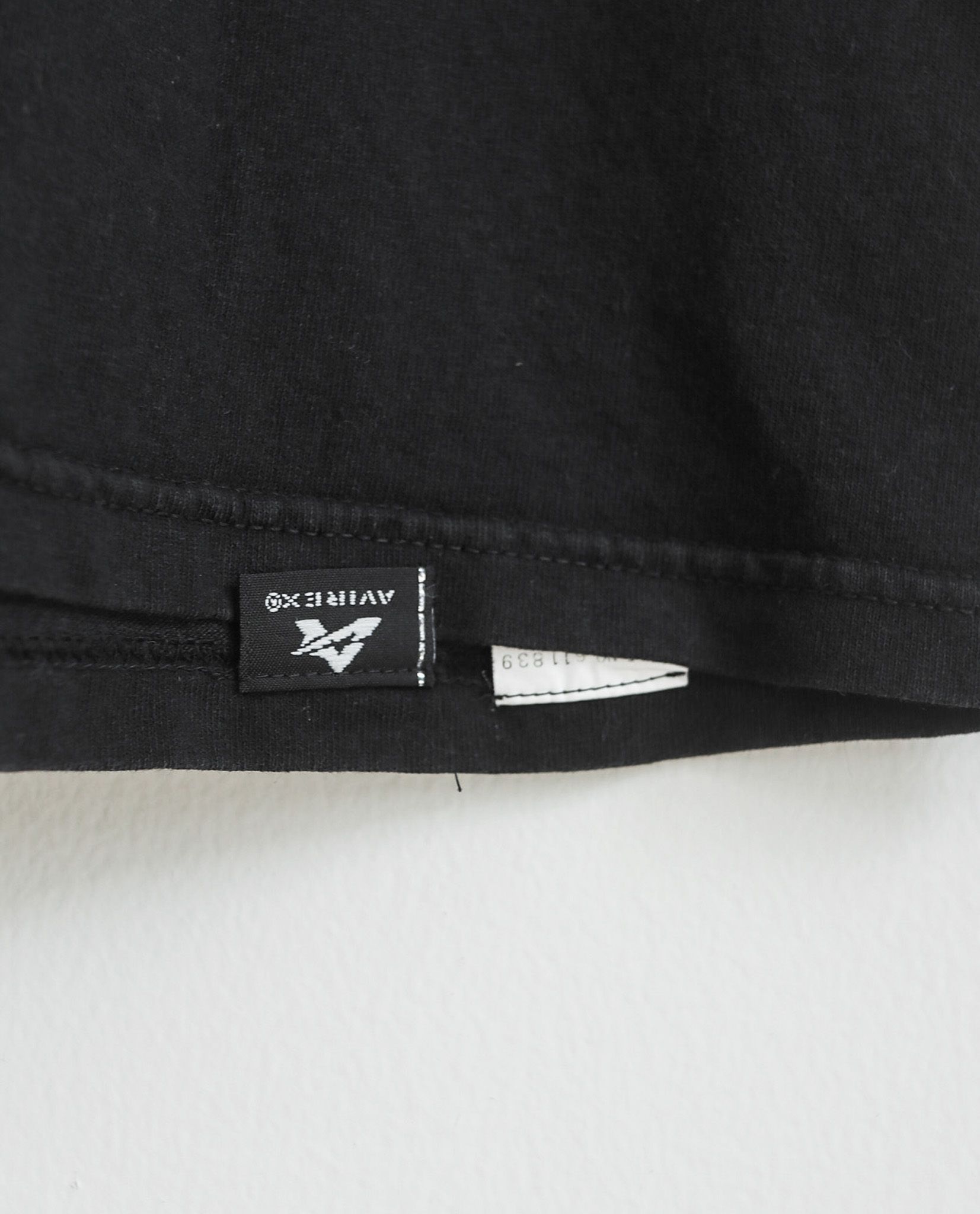  05.19.23 - VTG T-SHIRT - AVIREX USA 