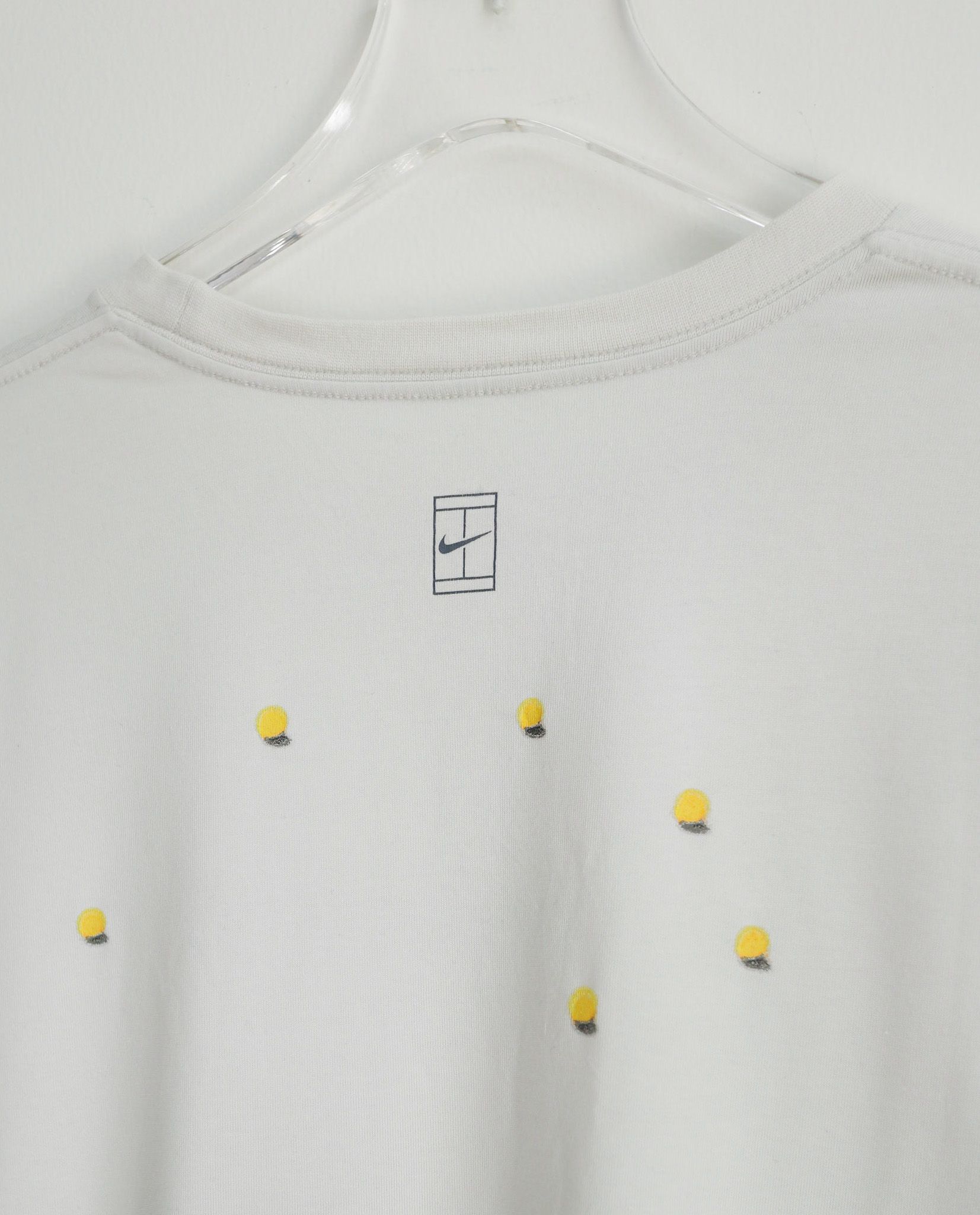  05.19.23 - VTG T-SHIRT - NIKE 00s 