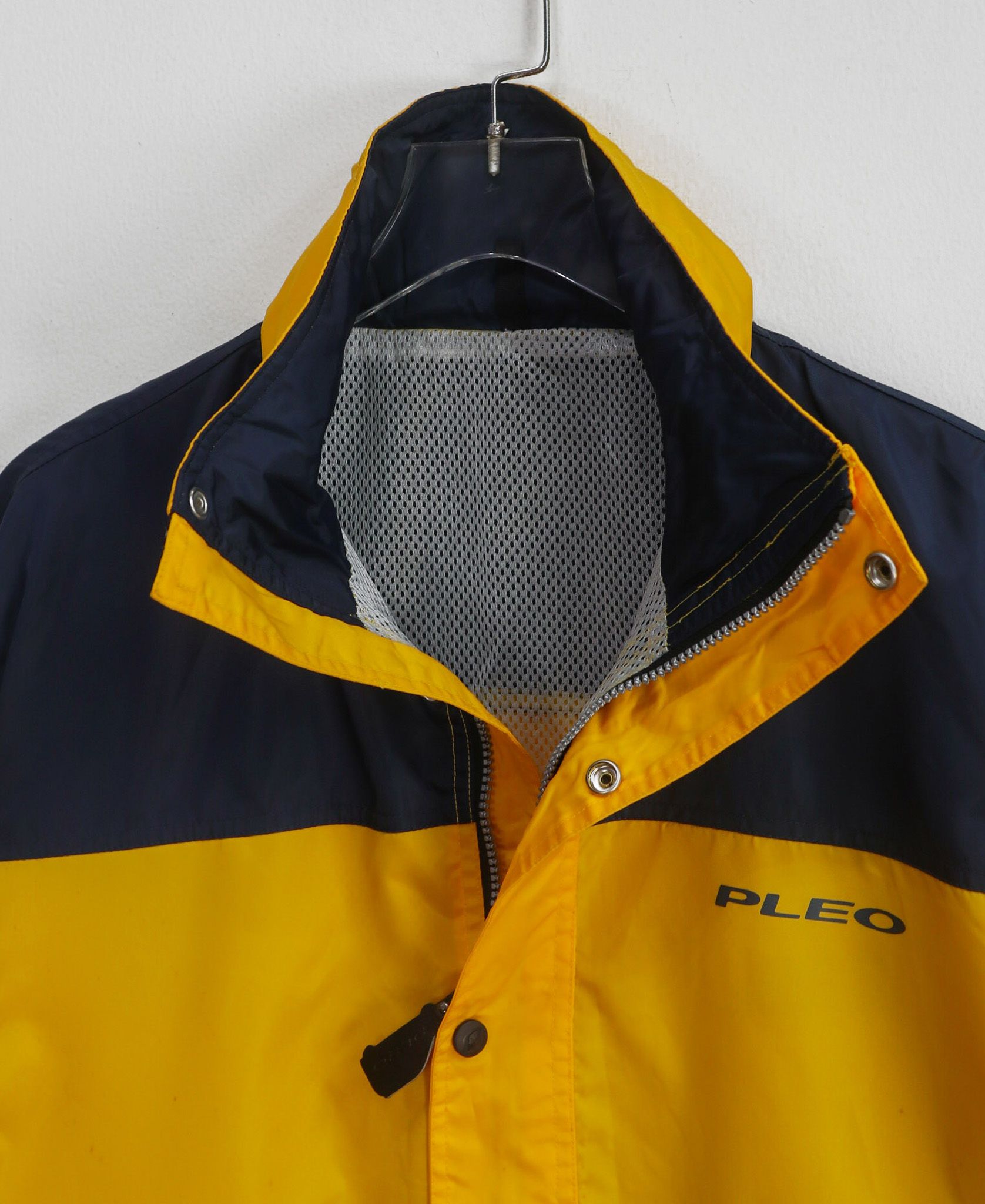  11.19.23 - VTG WINDBREAKER JACKET - PLEO 