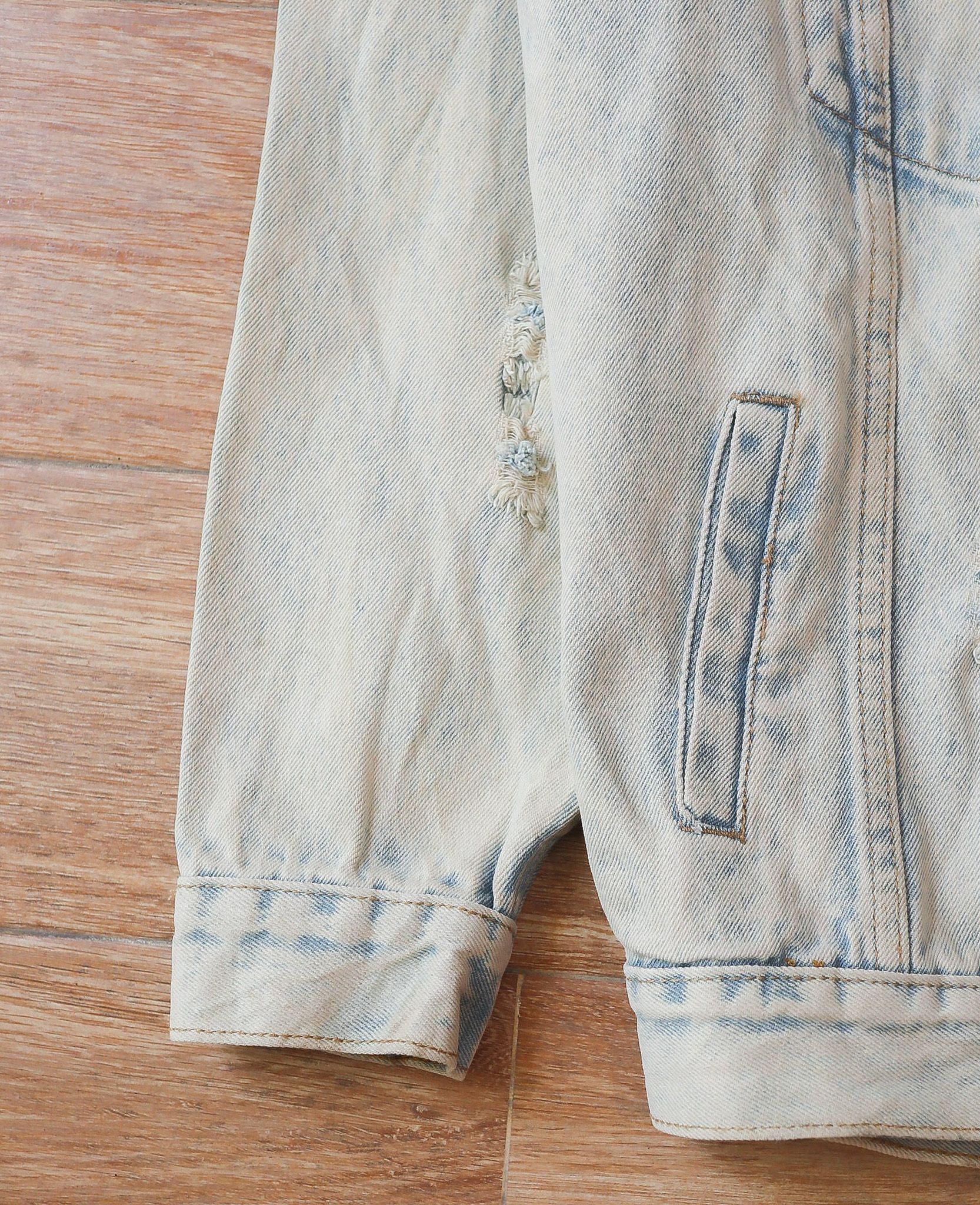  08.04.24 - VTG OVERSIZED DENIM JACKET - TOP 