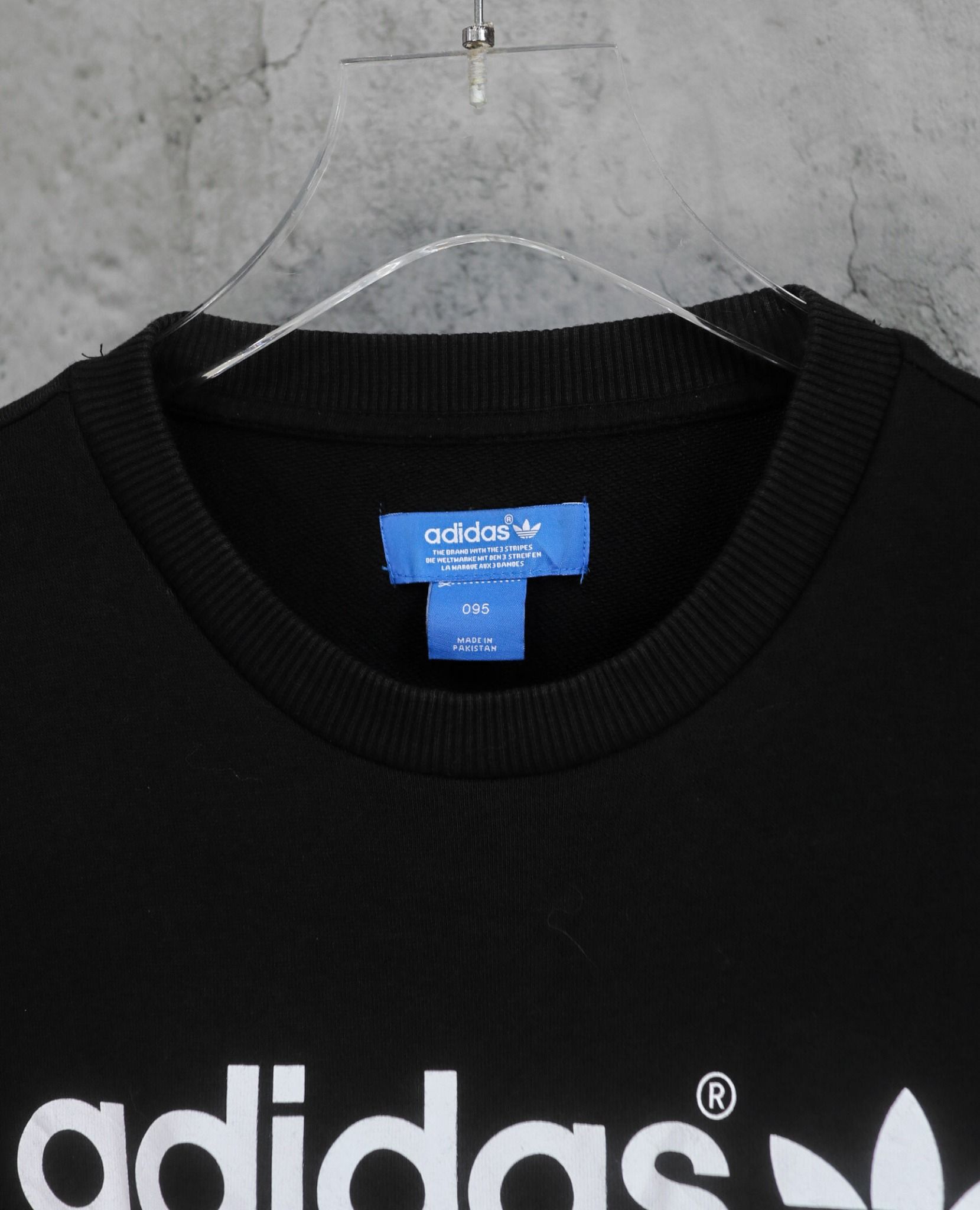  10.08.23 - VTG SWEATSHIRT - ADIDAS 
