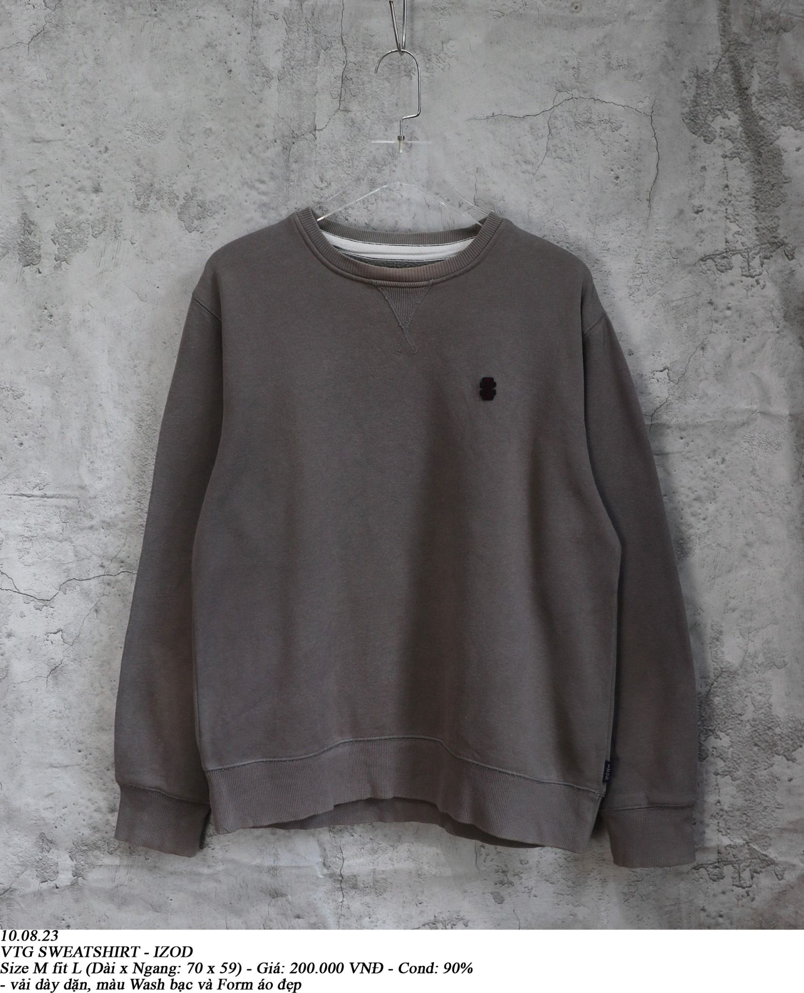  10.08.23 - VTG SWEATSHIRT - IZOD 