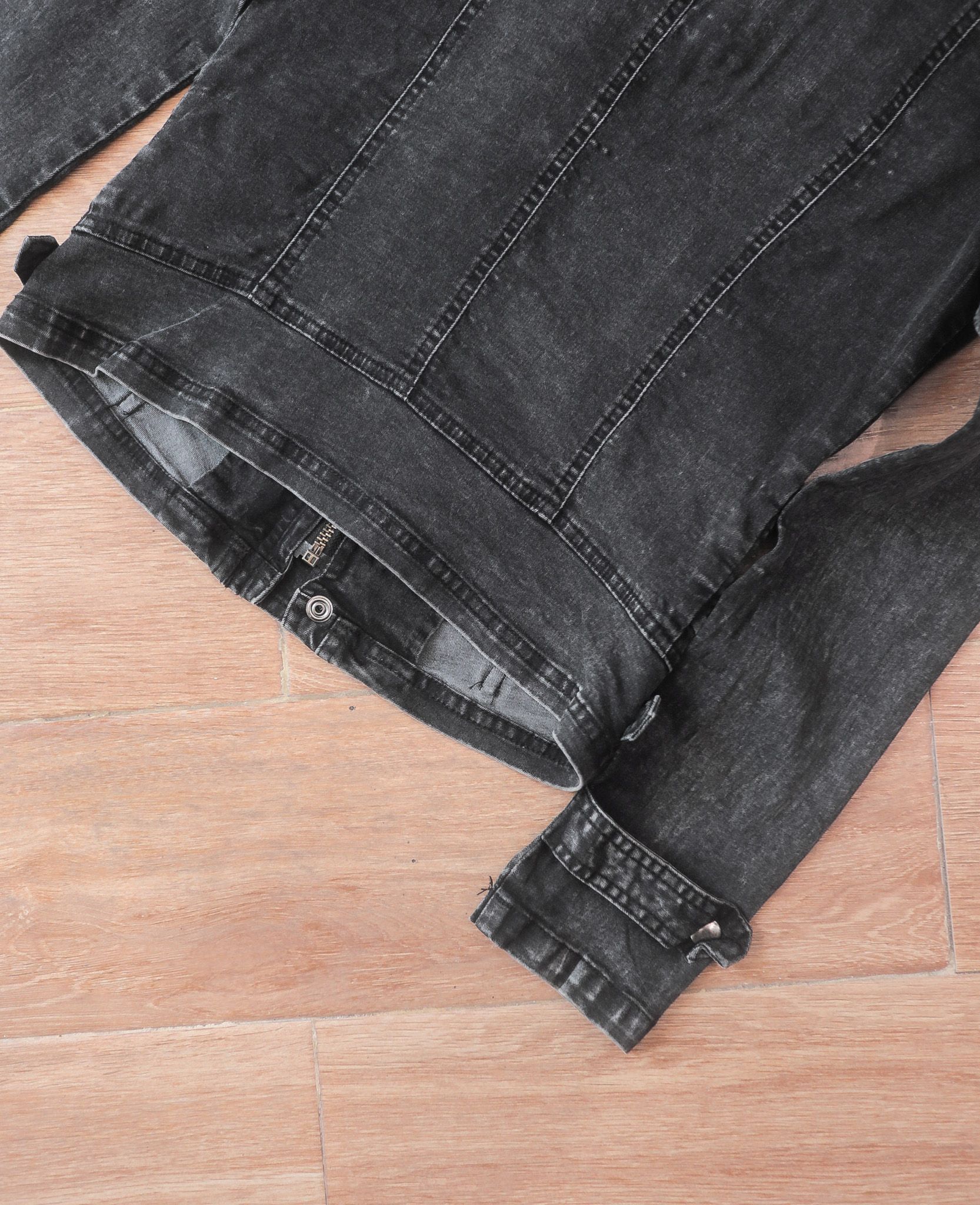  08.11.24 - VTG CROPPED BIKER DENIM JACKET - VERSION ROOM 