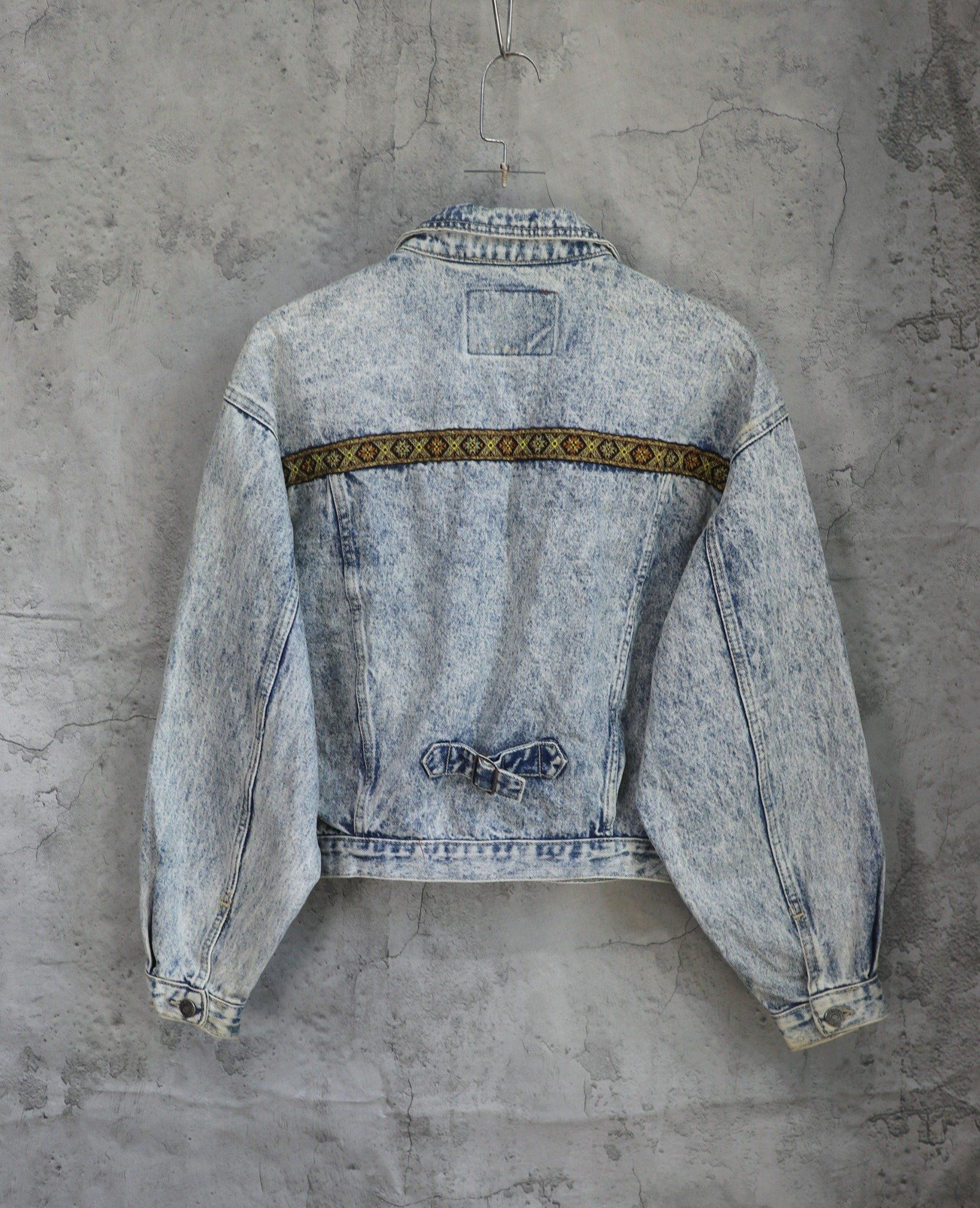  10.12.23 - VTG CROPPED DENIM JACKET 