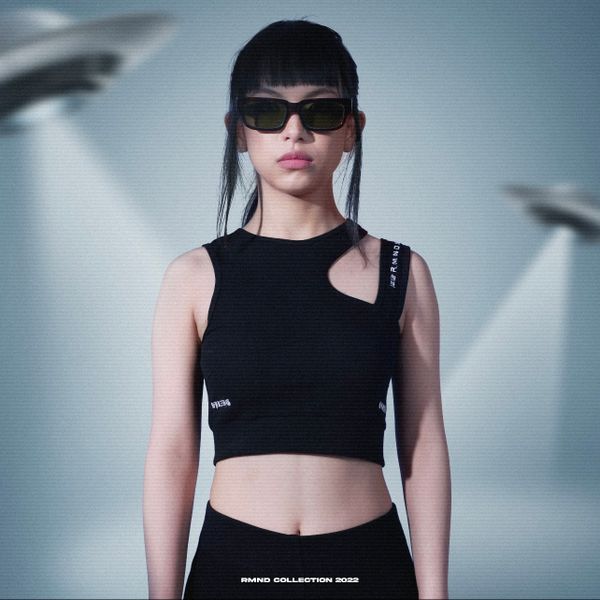 RIB CUT SHOULDER CROP TOP