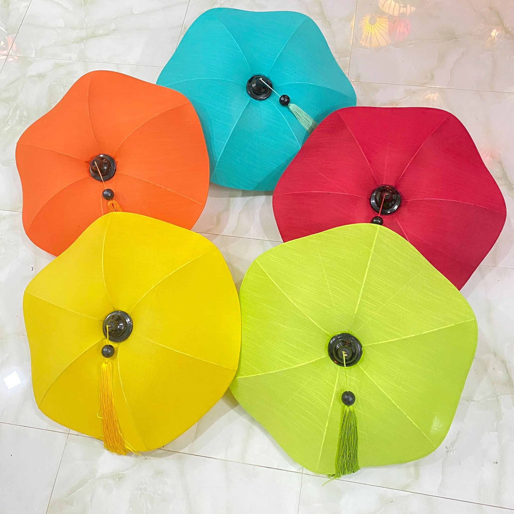 Đèn lồng khung sắt kiểu lá sen