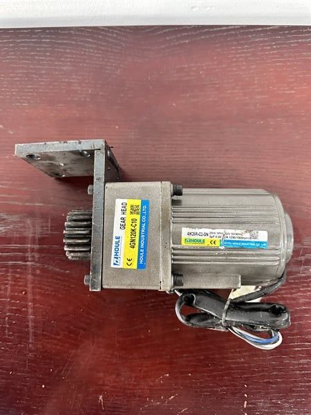 Động cơ 4GN120K-C10 dùng cho máy đùn xúc xích điện 15L