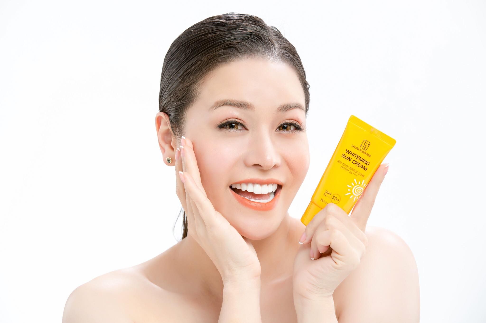  Kem chống nắng mặt 50ml Sun Cream Laura Sunshine Nhật Kim Anh 