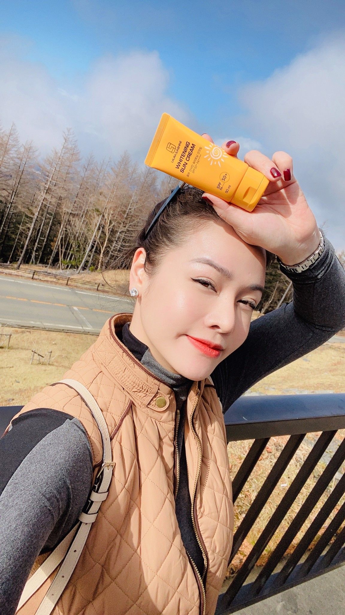  Kem chống nắng mặt 50ml Sun Cream Laura Sunshine Nhật Kim Anh 