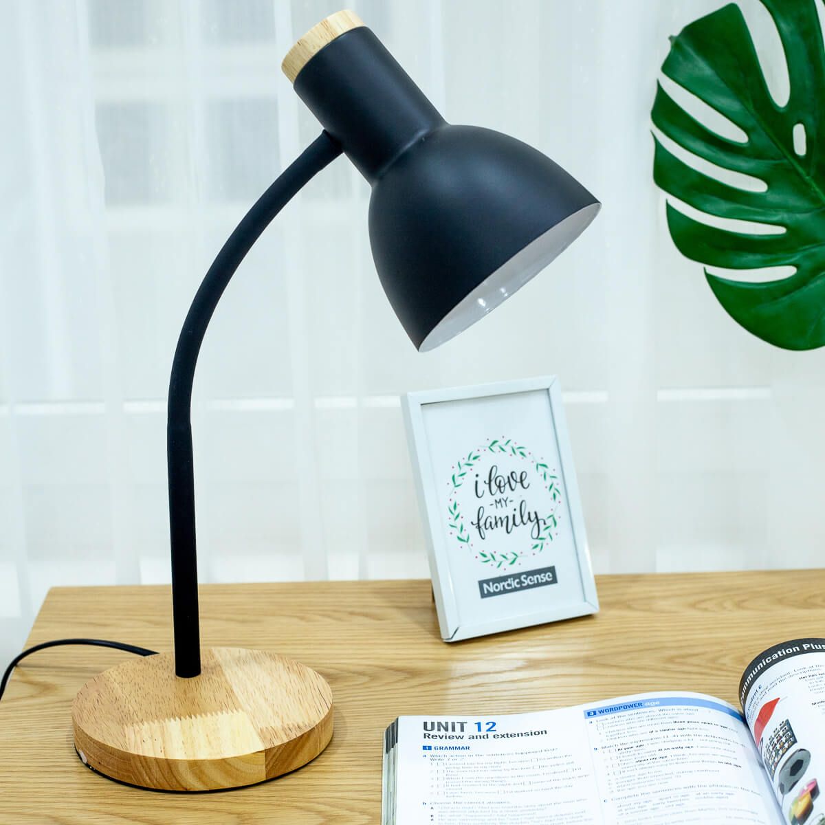 Đèn Bàn BEYOURs F Chin Lamp Black