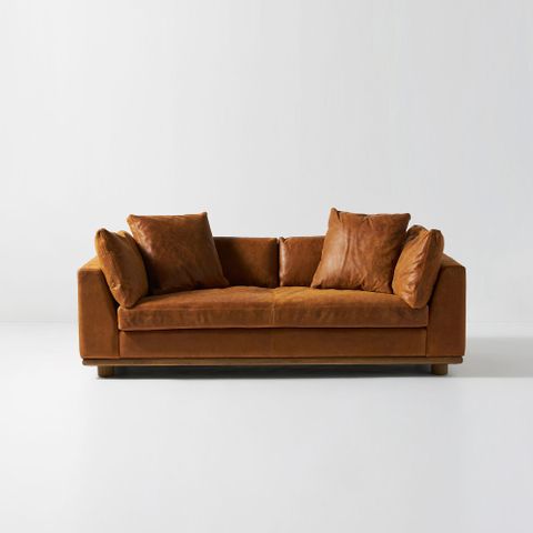 Sofa băng là một loại đồ nội thất đầy phong cách và sang trọng, với khả năng chống thấm nước và có thể vệ sinh dễ dàng. Hãy cùng khám phá hình ảnh về những chiếc sofa băng đẹp mắt và tiện ích này.