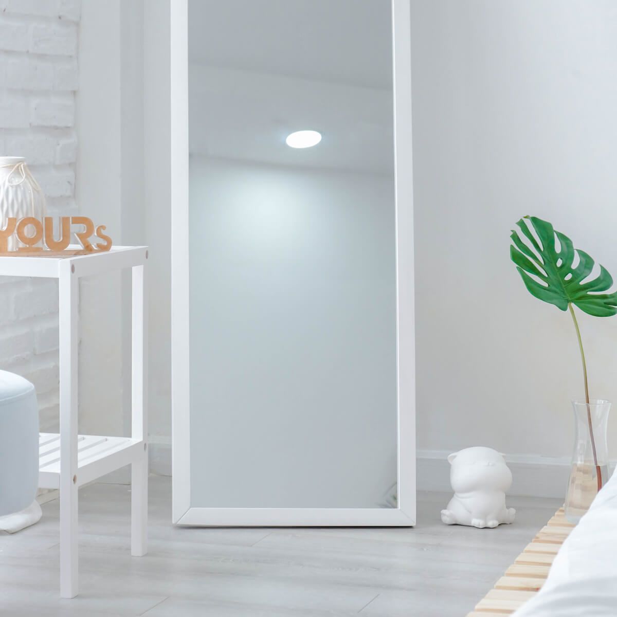 GƯƠNG ĐỨNG SOI TOÀN THÂN TRANG ĐIỂM KHUNG GỖ CÓ CHÂN GẬP A MIRROR WHITE