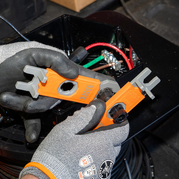 Cờ Lê Cách Điện 1,5kv Dc Lắp Đặt Tấm Pin Mặt Trời Solar Insulating Wrench For Mc4 Connectors