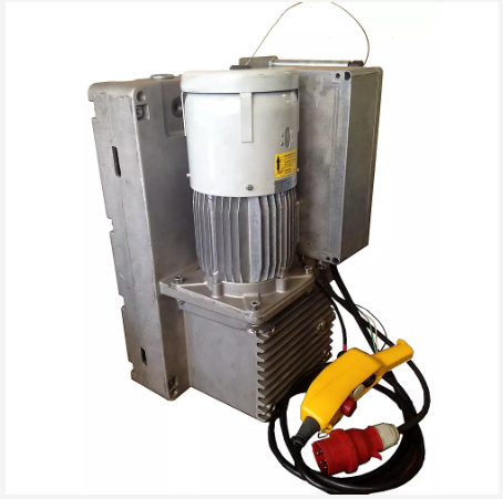 Tời kéo di động Tirak có kết nối với hộp điều khiển trung tâm