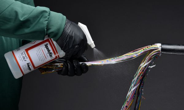 DUNG DỊCH TẨY RỬA DUNG MÔI ĐA NĂNG POLYWATER ® SQEENKYKLEEN™