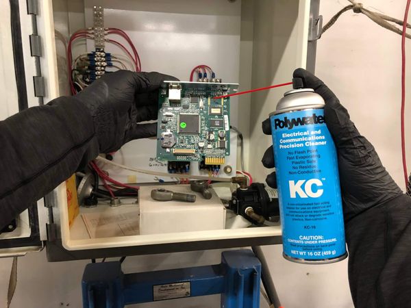 DUNG DỊCH TẨY RỬA THIẾT BỊ VÀ TIẾP ĐIỂM POLYWATER ® TYPE KC™