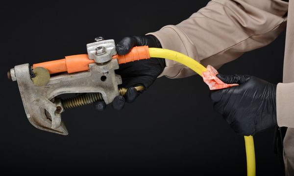 DUNG DỊCH VỆ SINH DỤNG CỤ CAO SU CÁCH ĐIỆN POLUWATER TYPE RBG™