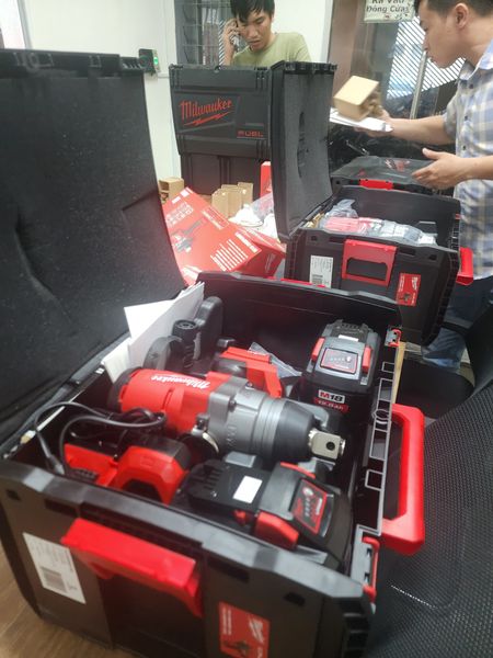 Máy siết bulong dùng pin 1 Inch