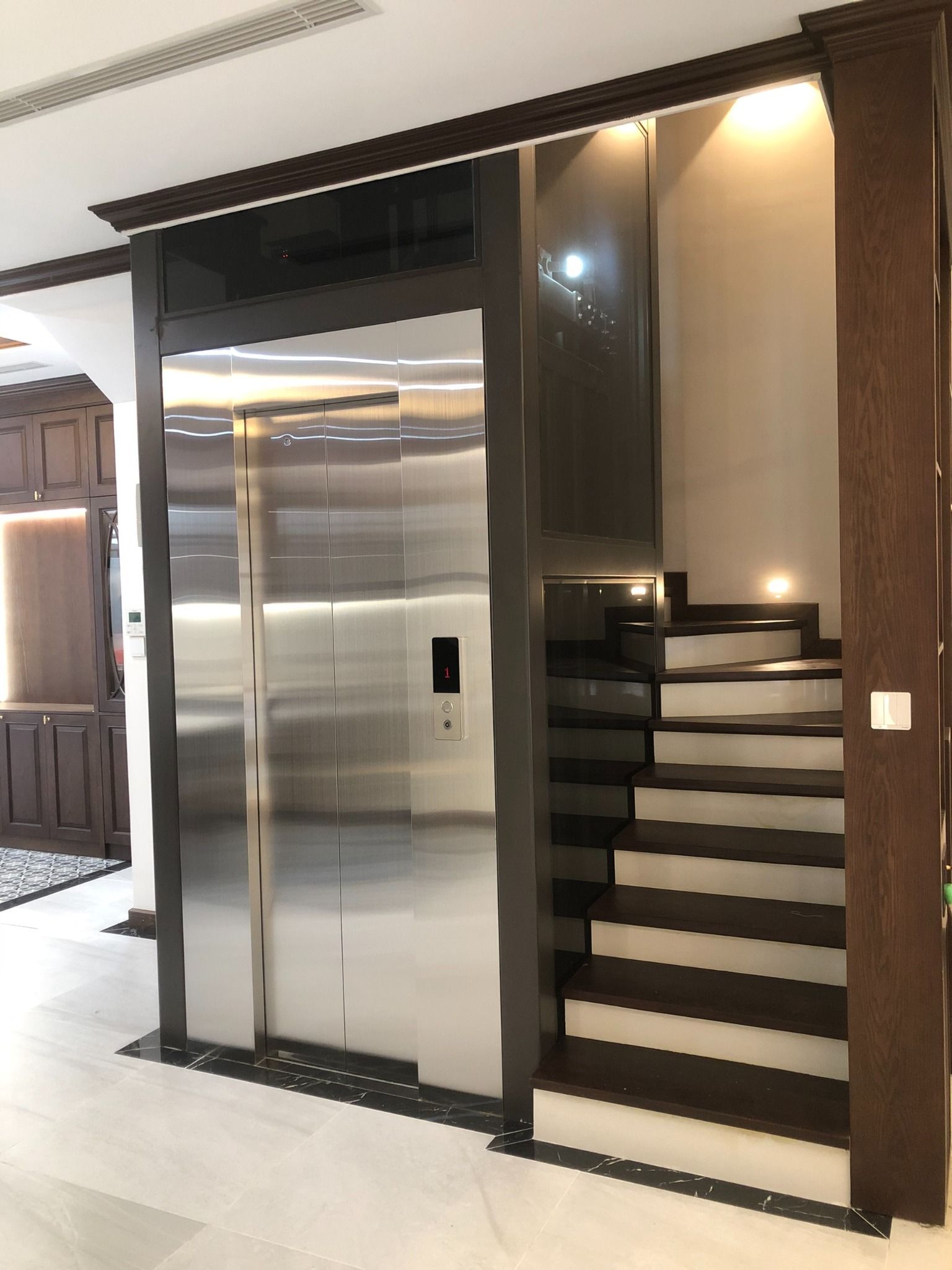 THANG MÁY TẢI KHÁCH P105