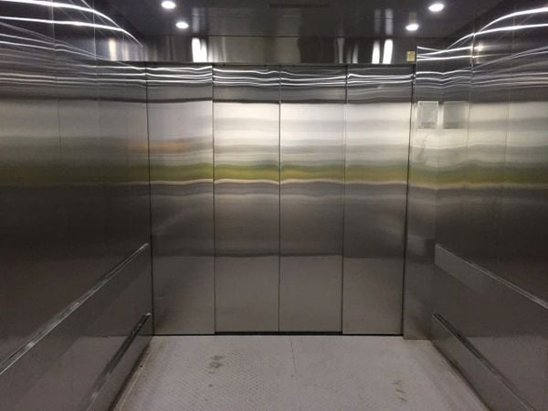 THANG MÁY TẢI HÀNG G105