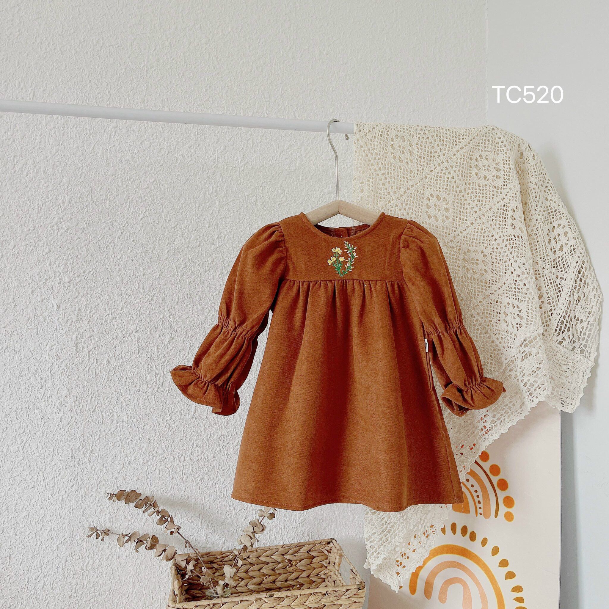 Váy linen cổ yếm thêu tay hoa quỳnh