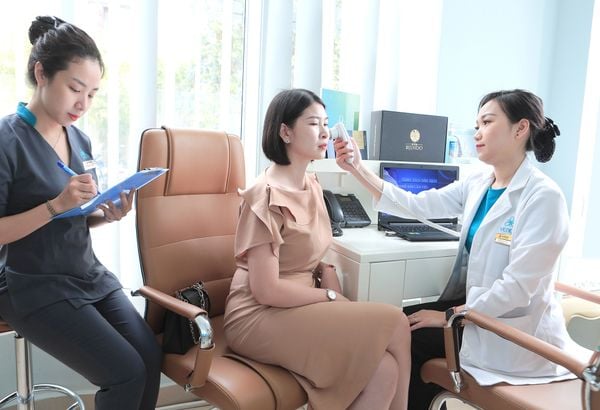 Buổi trải nghiệm 1 trong 4 Công nghệ: Trẻ hóa, Nâng cơ, Nám, Mụn