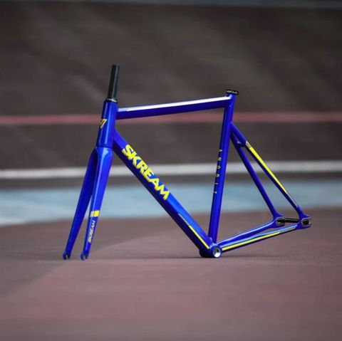 Khug fixed gear SKREAM càng carbon ( khồng gồm chén cổ + cọc yên)