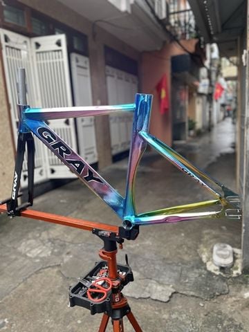 Khung Fixed Gear Gray F15 Càng Carbon( Kèm chén cổ + cọc yên + khóa cọc yên)